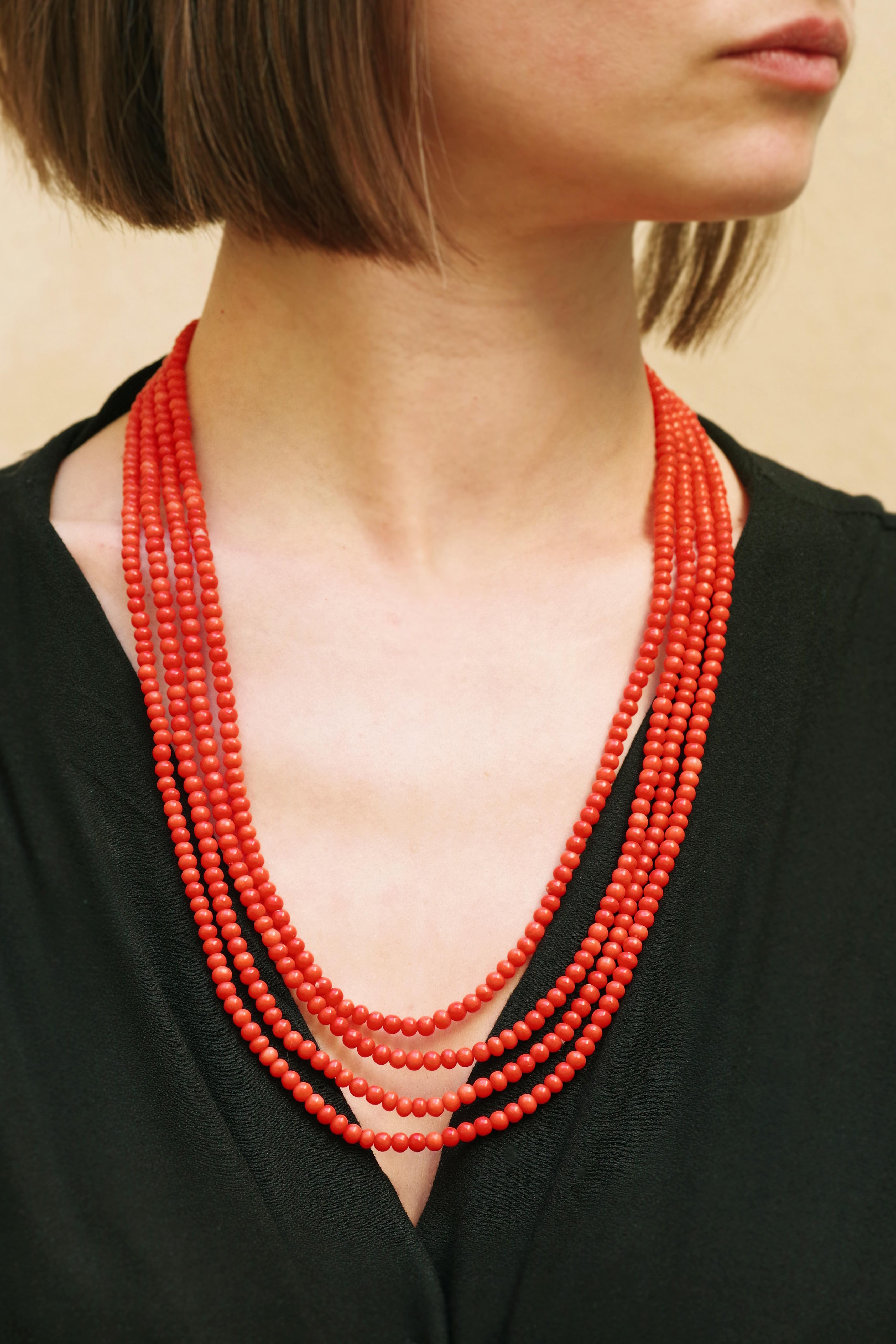 Uncut Four strands Victorian coral necklace with flower gold clasp, 18k, French For Sale