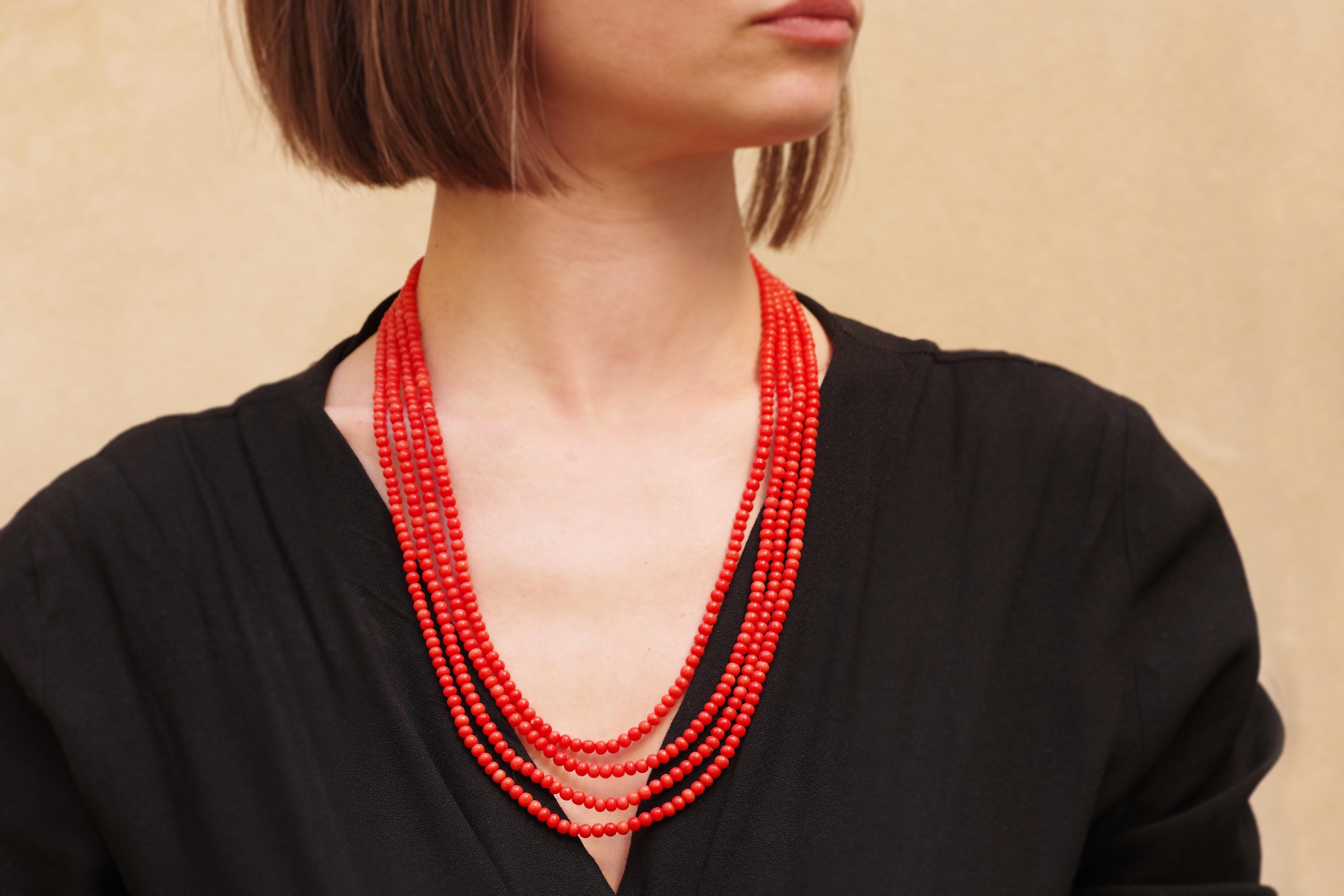 Women's Four strands Victorian coral necklace with flower gold clasp, 18k, French For Sale