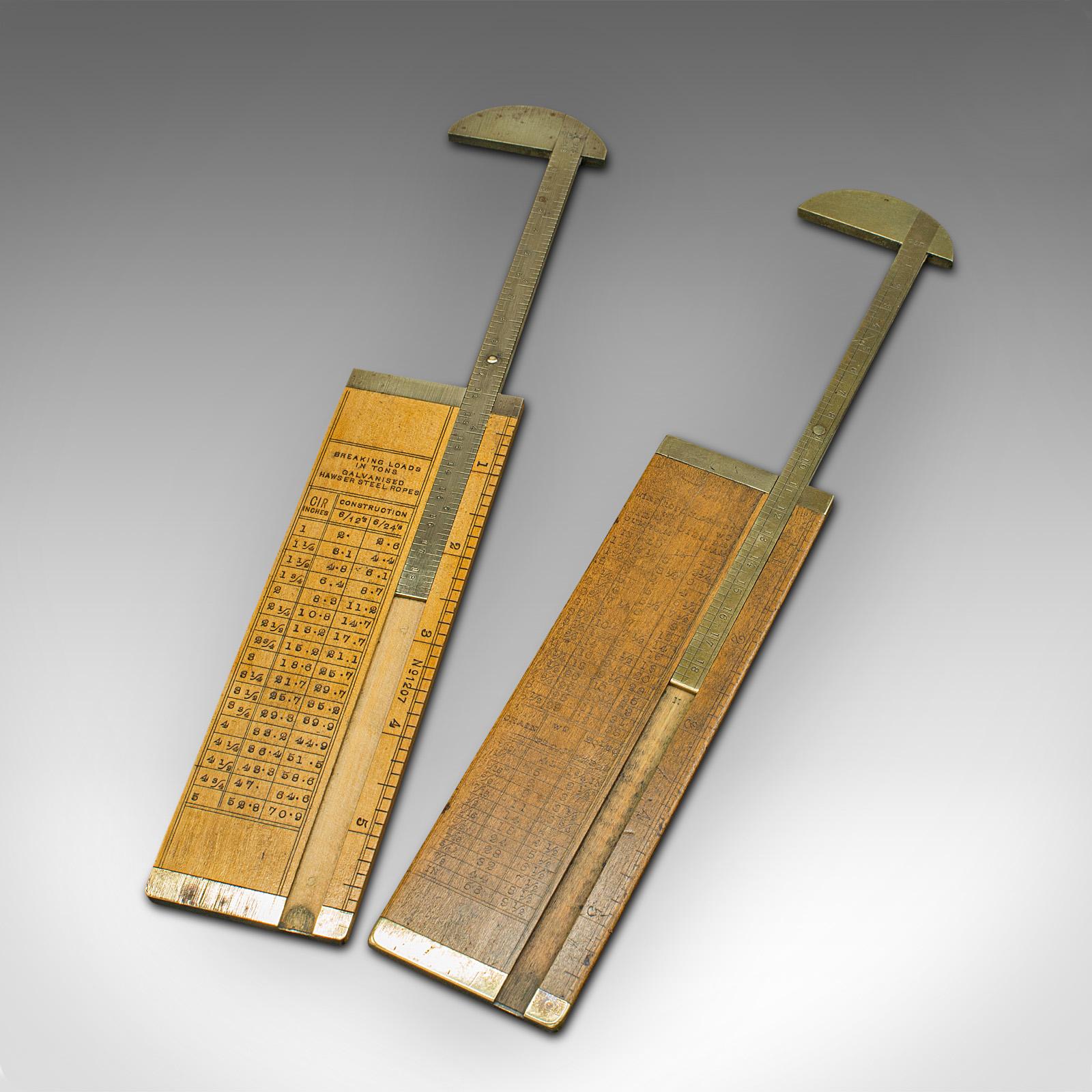 Dies ist ein Paar antiker Messschieber für Tauwerk. Ein englisches Seil- oder Kabelmaß aus Buchsbaum und Messing von J. Rabone aus der späten viktorianischen Zeit, um 1900.

Zwei faszinierende 6