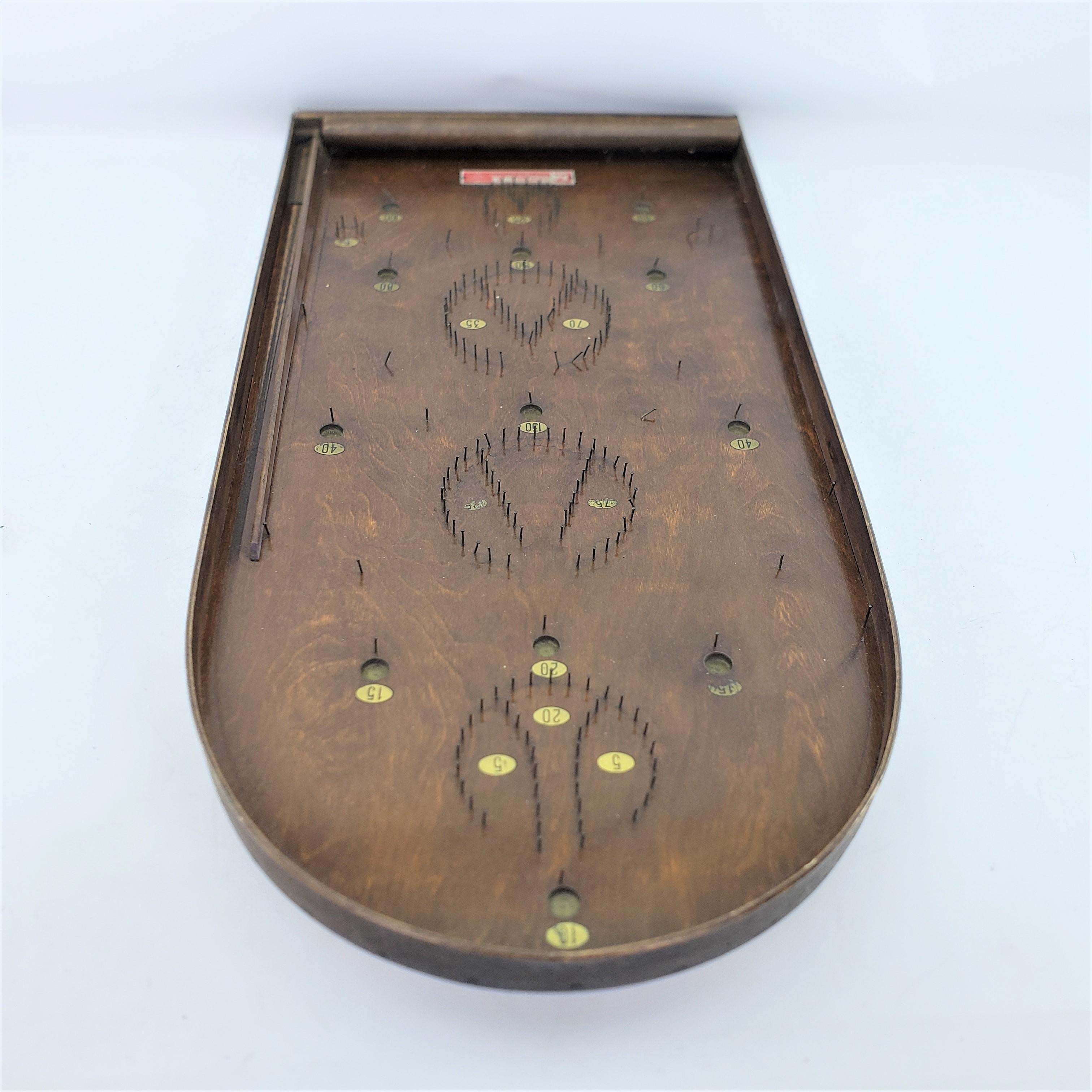 Antikes „Corinthisches 15“ Holz-Tischset mit Bagatelle-Karton-Spiel 1