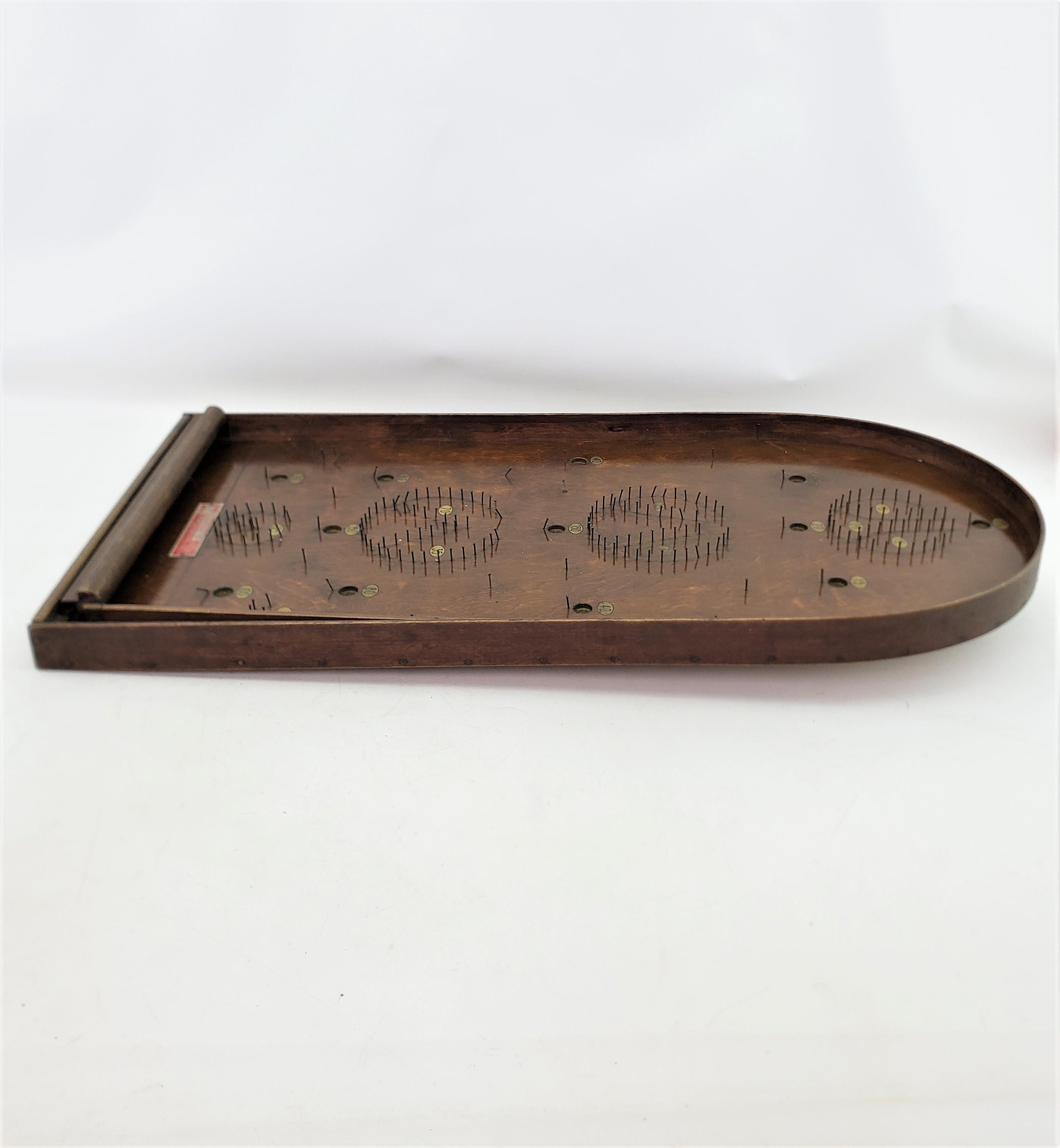 Antikes „Corinthisches 15“ Holz-Tischset mit Bagatelle-Karton-Spiel (Stahl)