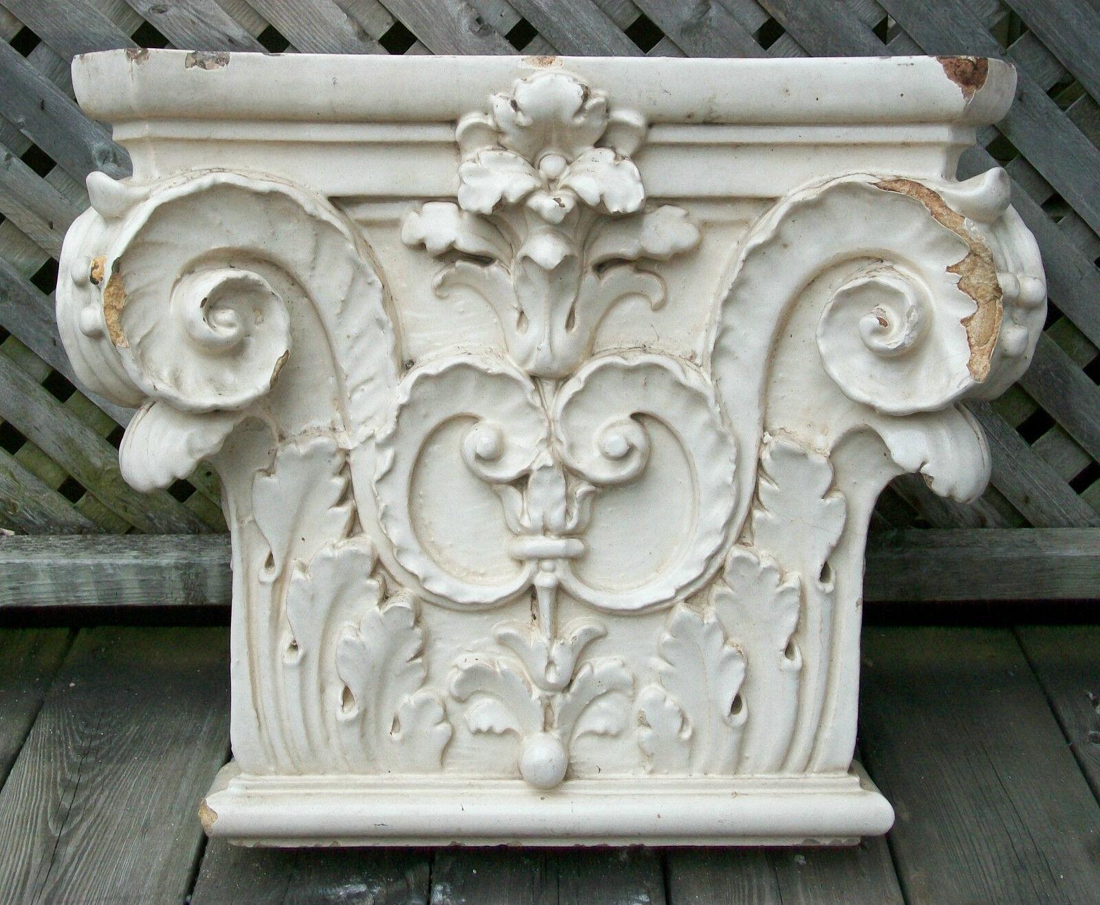 Néoclassique Chapiteau corinthien antique, céramique émaillée, Canada/États-Unis, fin du XIXe siècle en vente