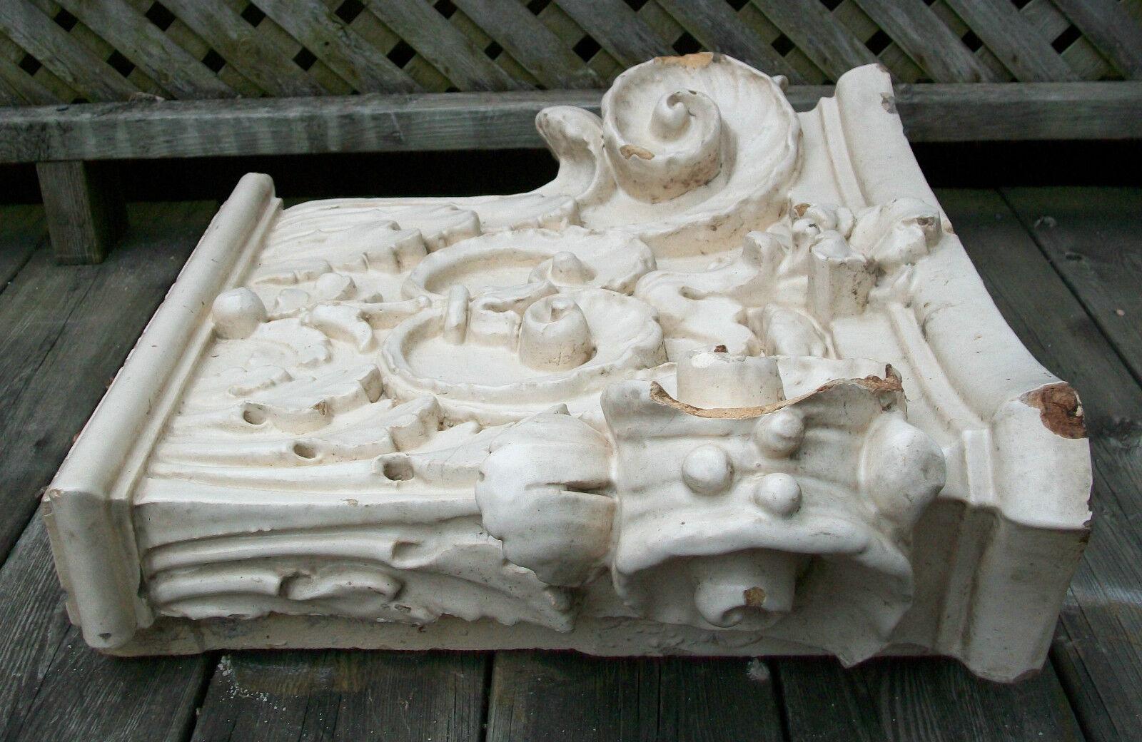 Vernissé Chapiteau corinthien antique, céramique émaillée, Canada/États-Unis, fin du XIXe siècle en vente