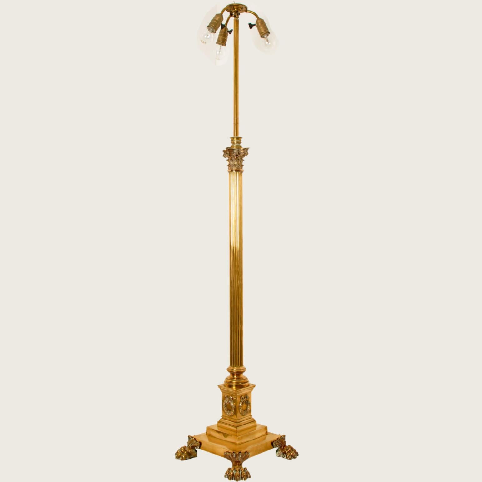 Antique Corinthian Column Brass Floor Lamp with Fringed Lampshade, England, 1890 In Good Condition In Rijssen, NL