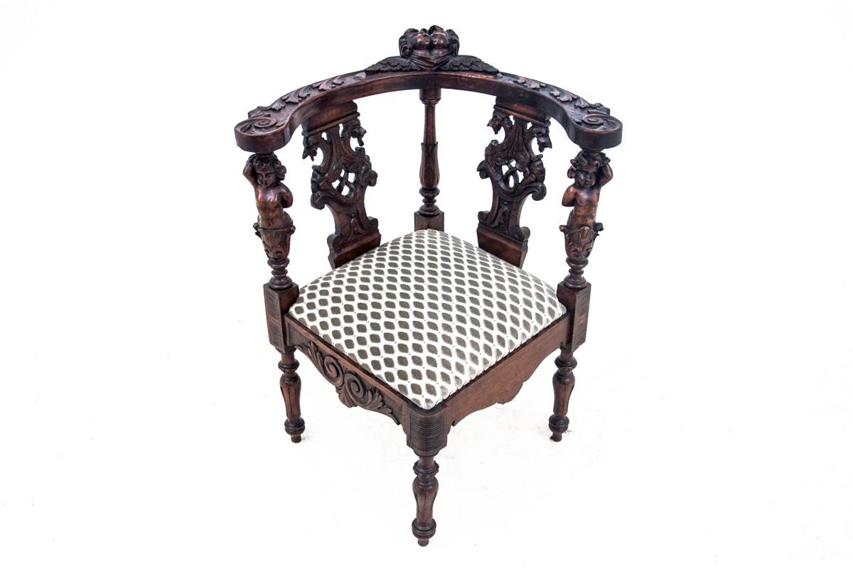 Antiker Sessel aus der Zeit um 1900.

Abmessungen: Höhe 81 cm / Höhe des Sitzes. 40 cm / Breite 68 cm / Dep. 68 cm.
