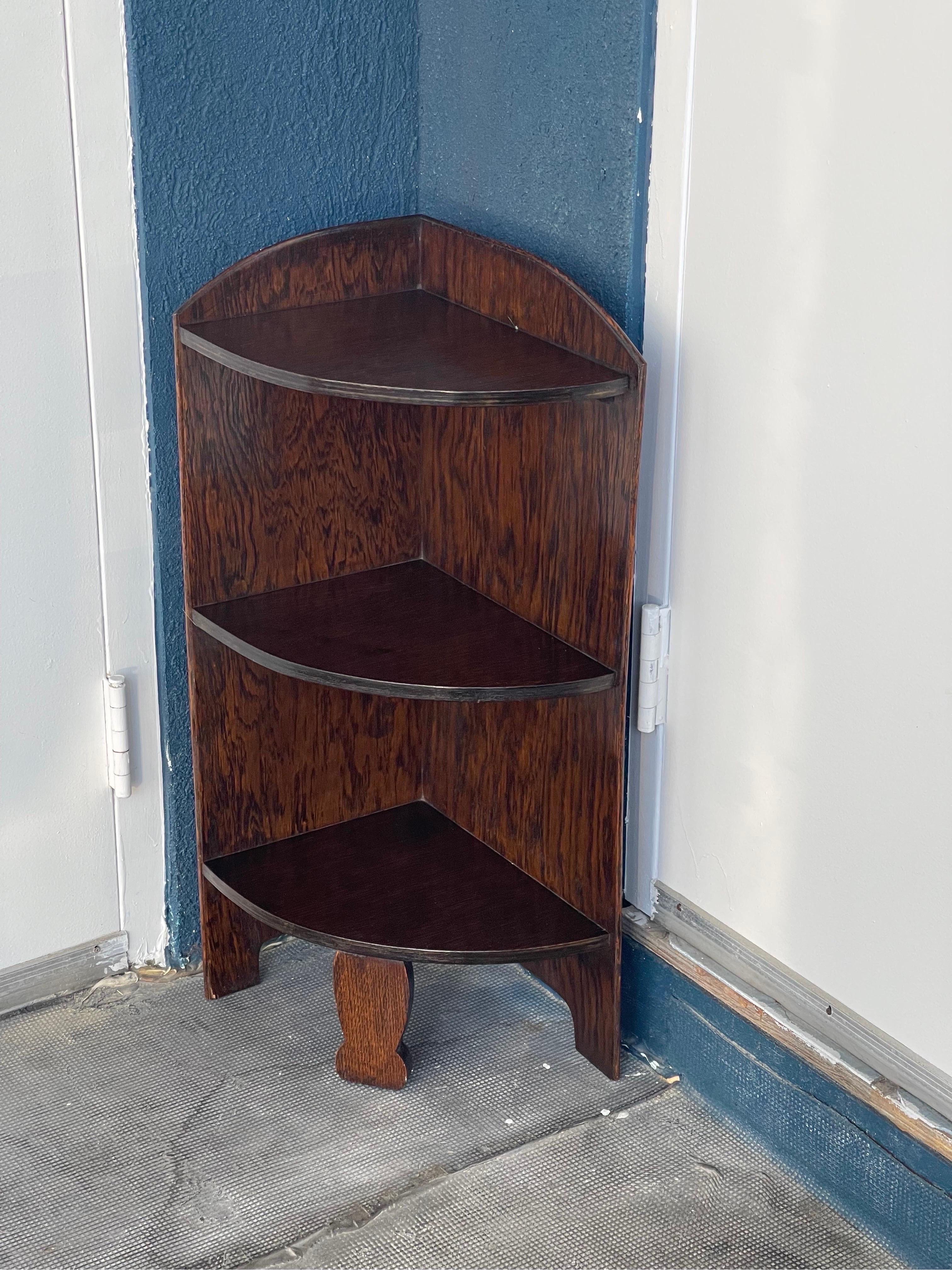 Antique Corner Bookcase or Bookshelf US Import In Good Condition For Sale In Seattle, WA