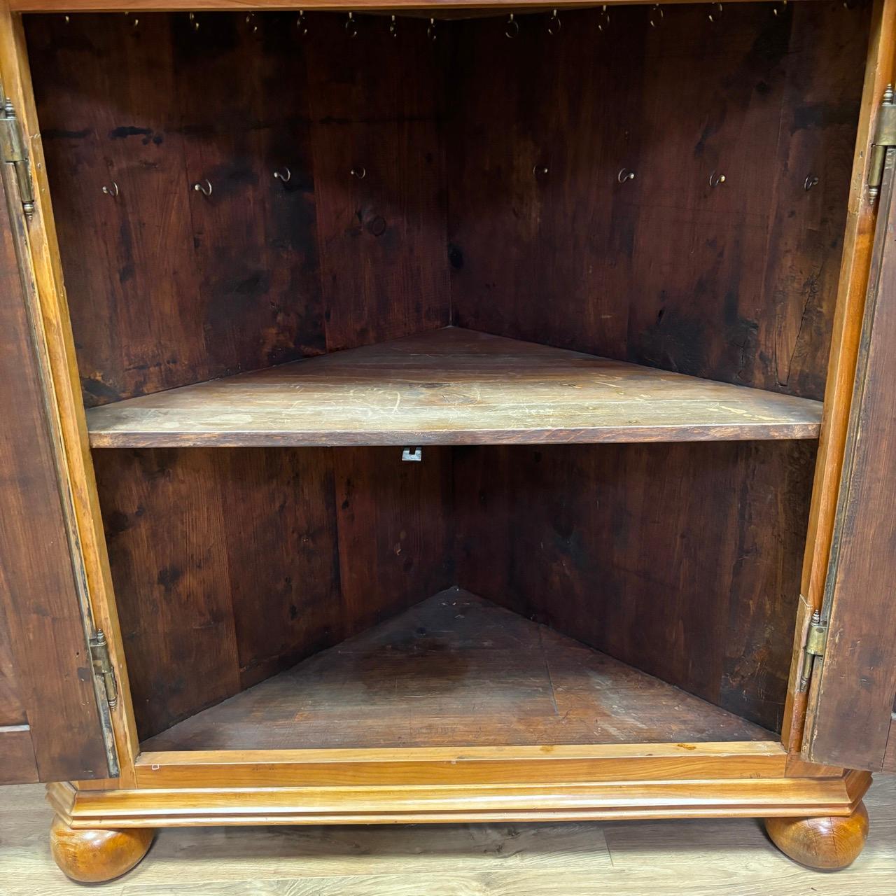 Antiker Eckschrank  Biedermeier um 1820  Schrank aus Kirschholz 8