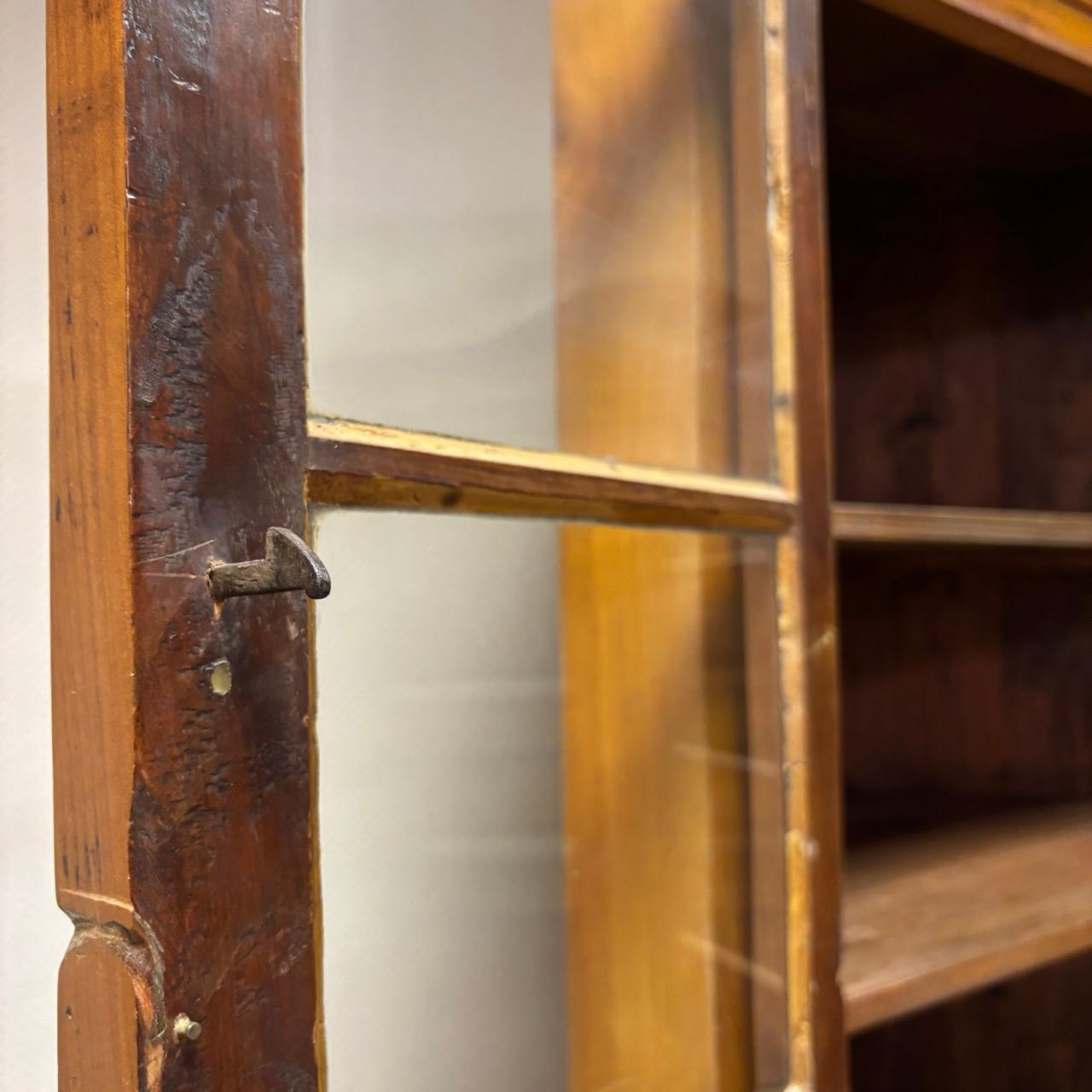 Antiker Eckschrank  Biedermeier um 1820  Schrank aus Kirschholz 11