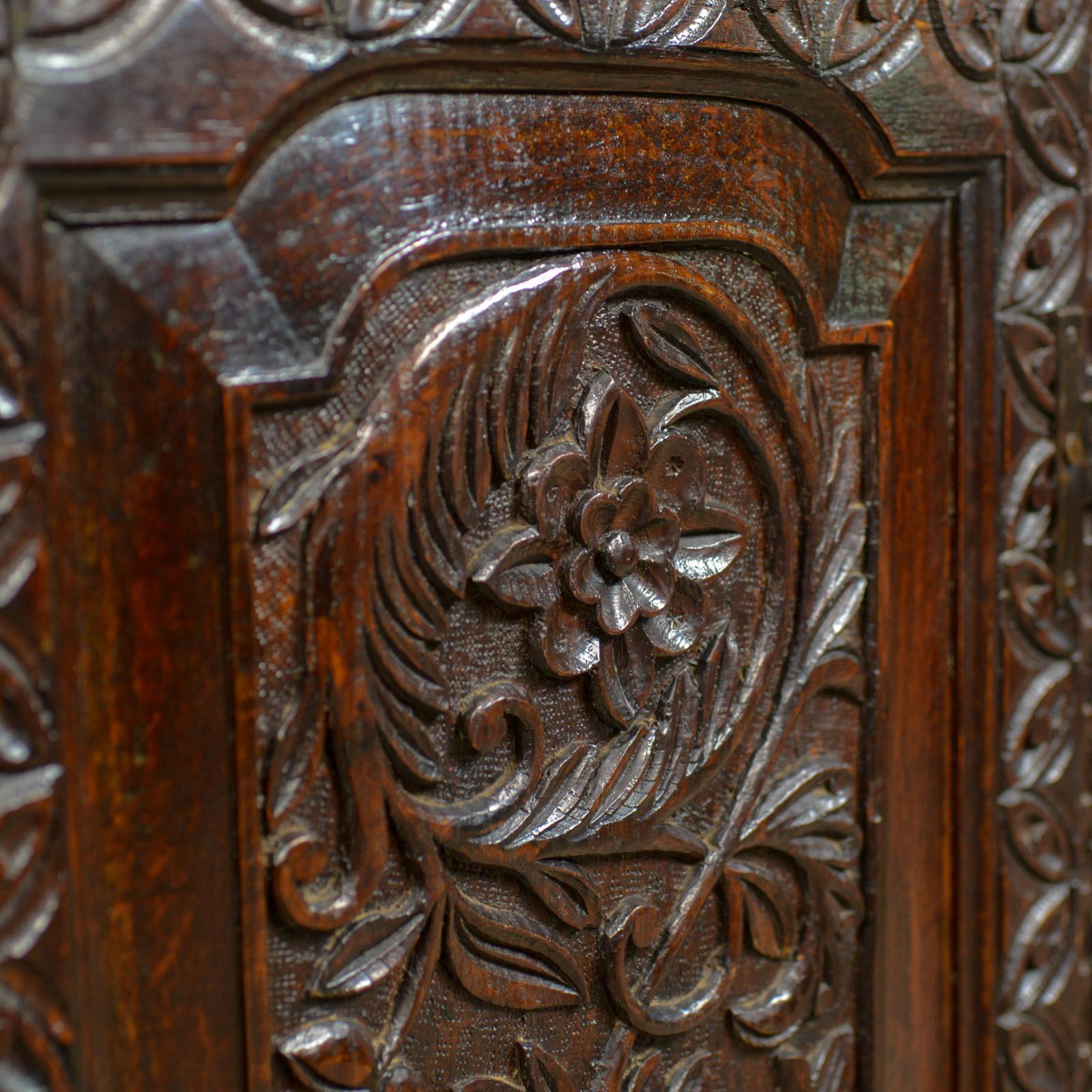 Antique Corner Cabinet, English, Georgian, Carved, Oak, Hanging Cupboard In Good Condition In Hele, Devon, GB