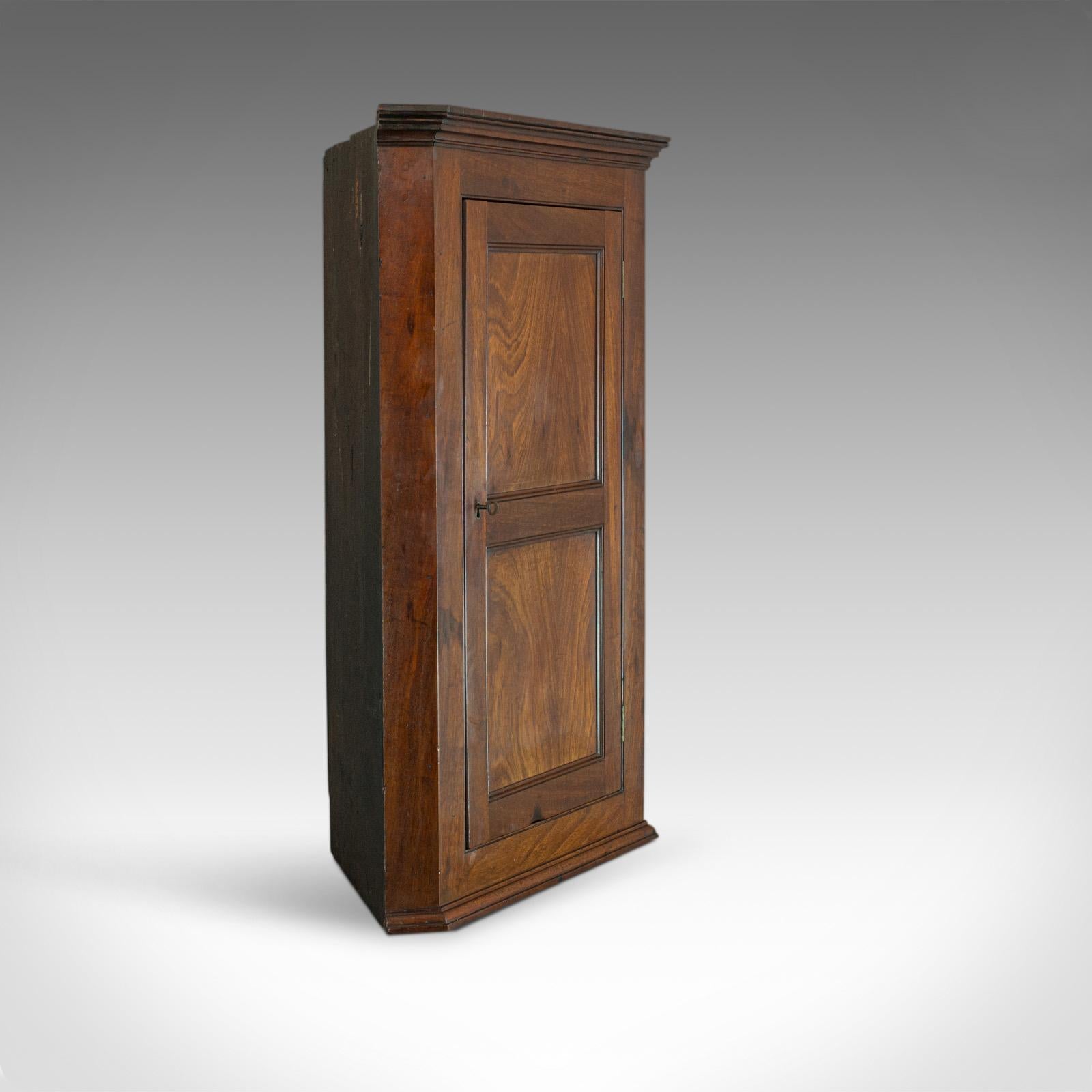 This is an antique corner cabinet. An English, Georgian, mahogany wall cupboard dating to the turn of the 19th century, circa 1800.

Rich mahogany displays good consistent colour and a desirable aged patina
Fine grain interest throughout with a