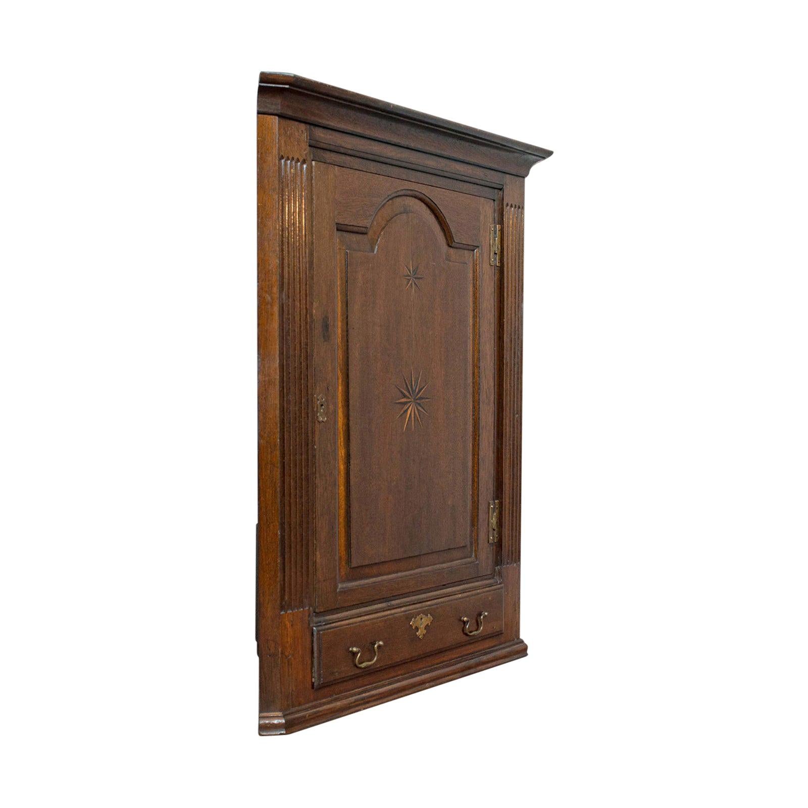 Antique Cabinet d'angle:: anglais:: géorgien:: chêne:: penderie:: placard:: circa 1780