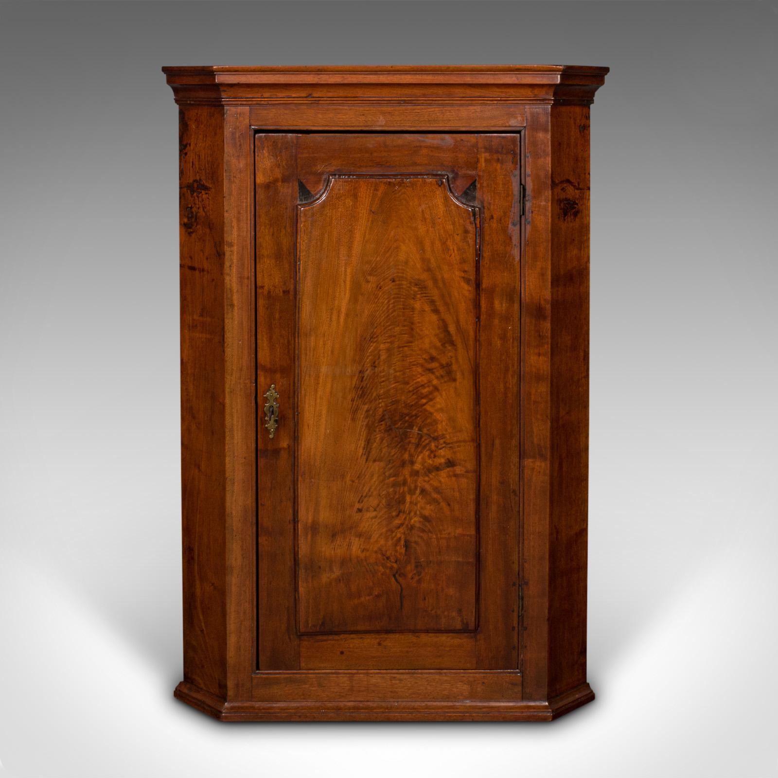 Georgien Armoire d'angle anglaise d'antiquités, armoire murale, support de sol, géorgienne, vers 1780 en vente