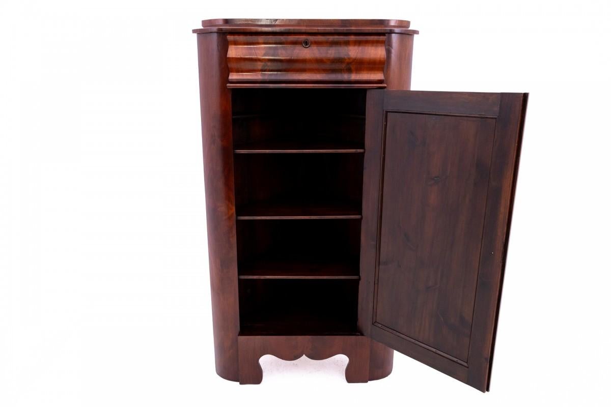 Biedermeier Antique corner chest of drawers, Northern Europe, year around 1880. For Sale