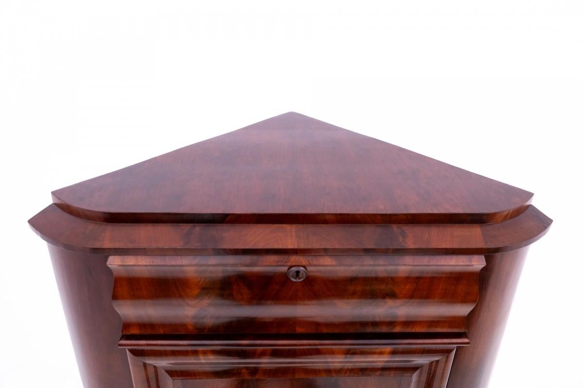 Antique corner chest of drawers, Northern Europe, year around 1880. In Good Condition For Sale In Chorzów, PL