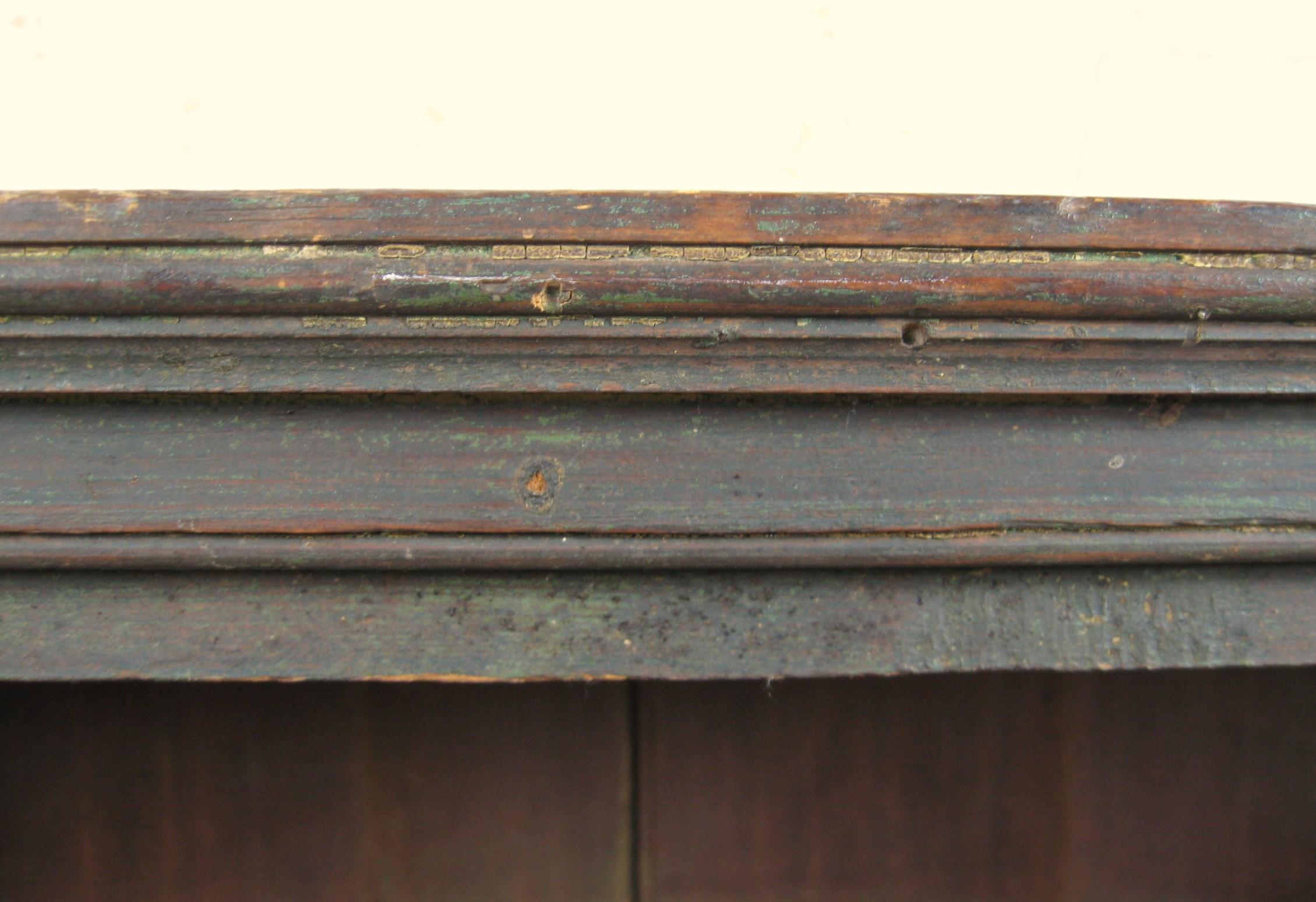 Antique Corner Cupboard oben Circa 1830's Bauernhaus  (Handgefertigt) im Angebot