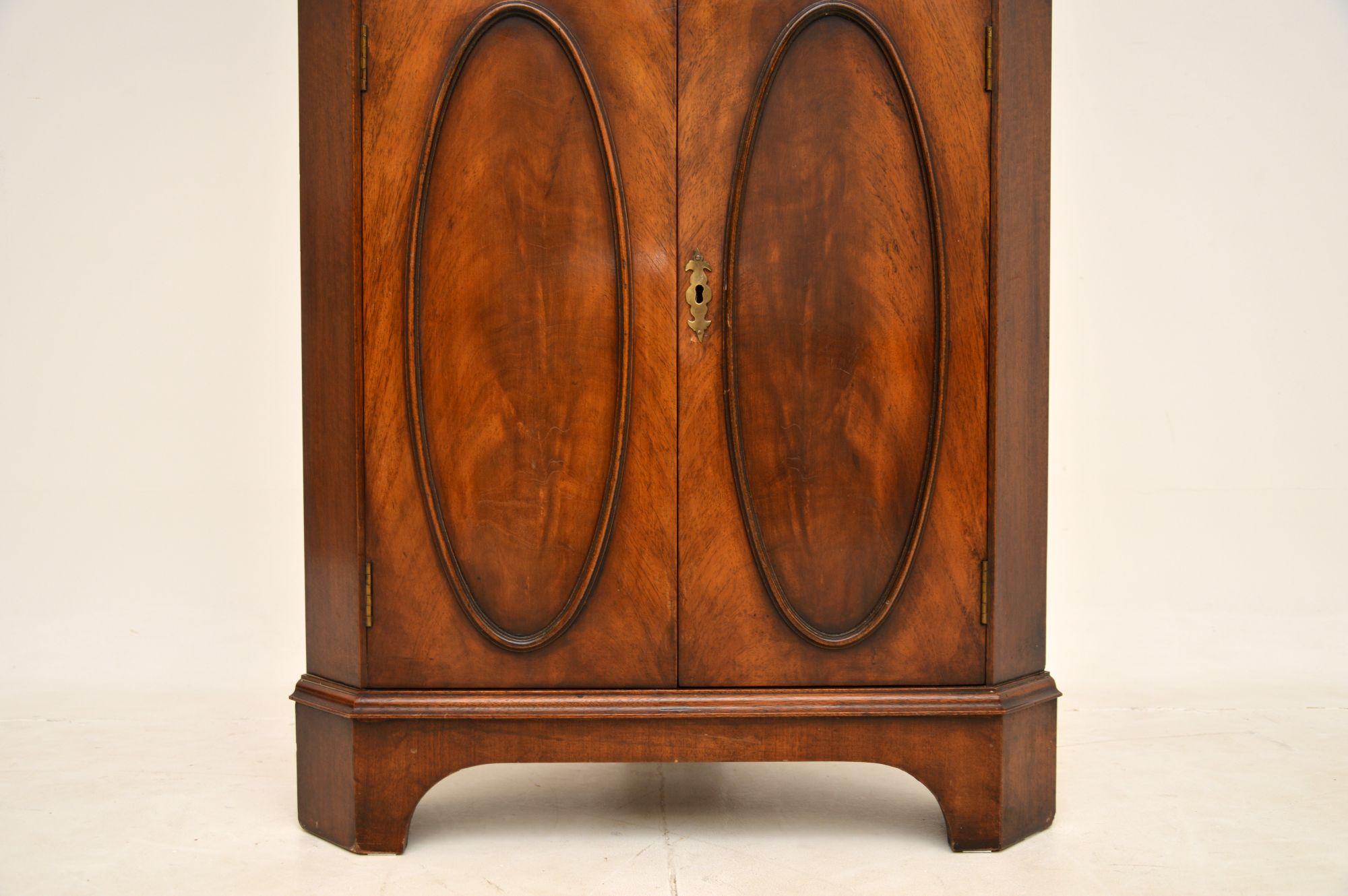 Wood Antique Corner Drinks Cabinet