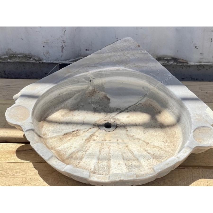 Antique Corner Marble Shell Sink In Distressed Condition For Sale In Scottsdale, AZ