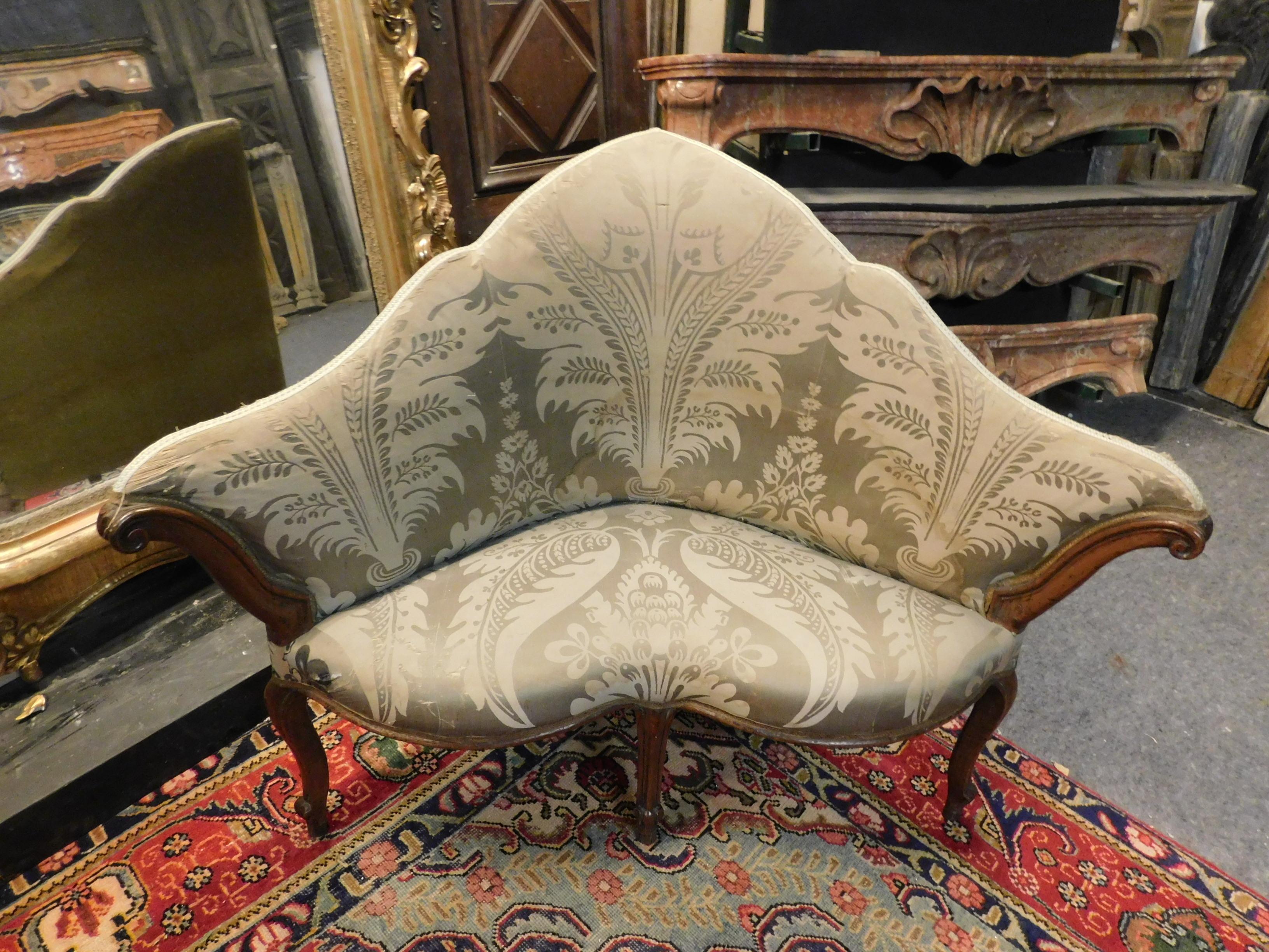 Antique Corner Sofa in Walnut, Green Brocade Fabric, 18th Century, Italy In Good Condition In Cuneo, Italy (CN)