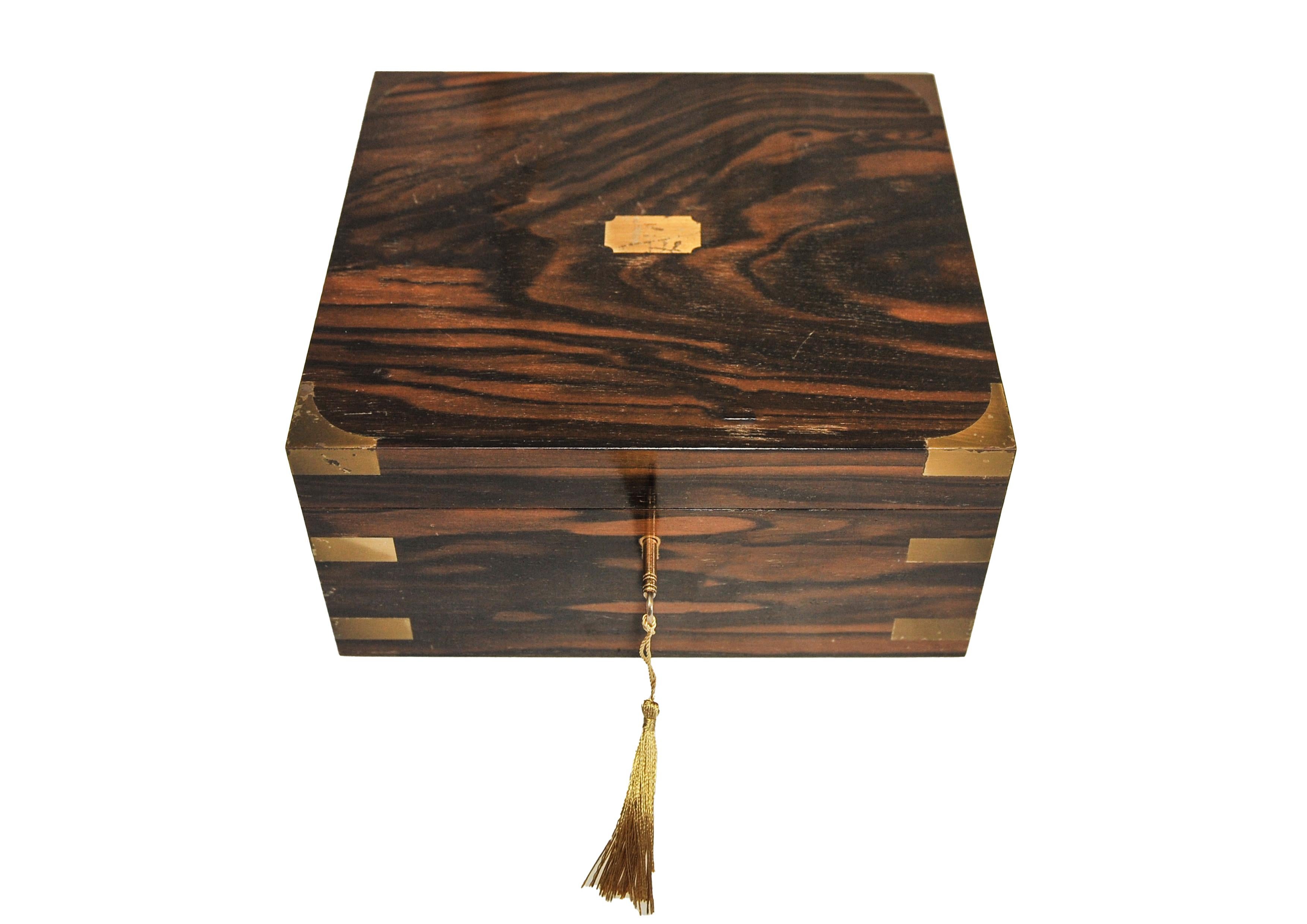 Fait main Ancienne Coromandel et Humidor de Campagne en laiton en vente