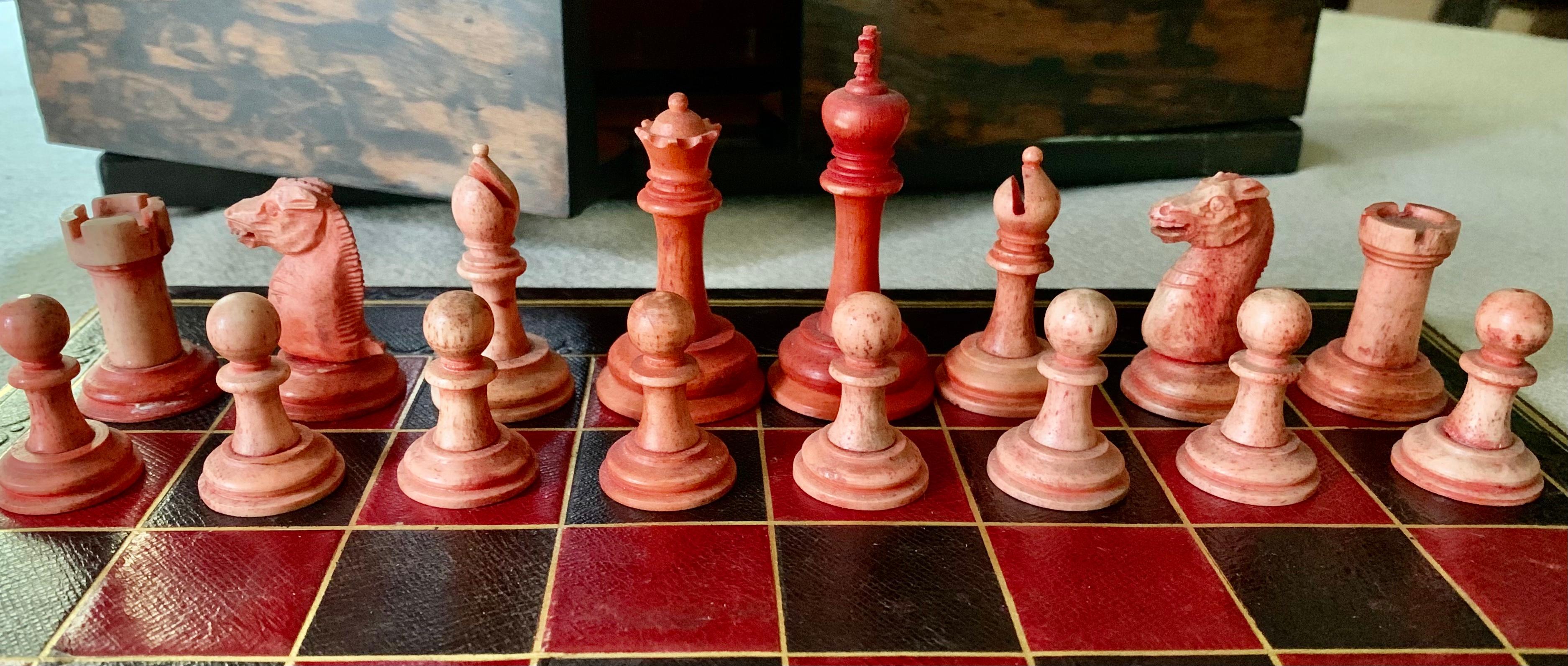 Antike Coromandel-Spielkasten, handgeschnitztes Schachspiel, Backgammon, Checkers, Pferderennen im Angebot 2