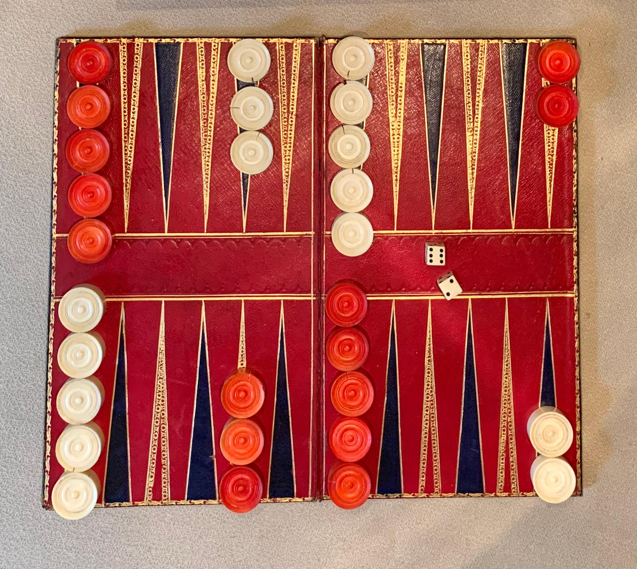 Antike Coromandel-Spielkasten, handgeschnitztes Schachspiel, Backgammon, Checkers, Pferderennen im Angebot 3