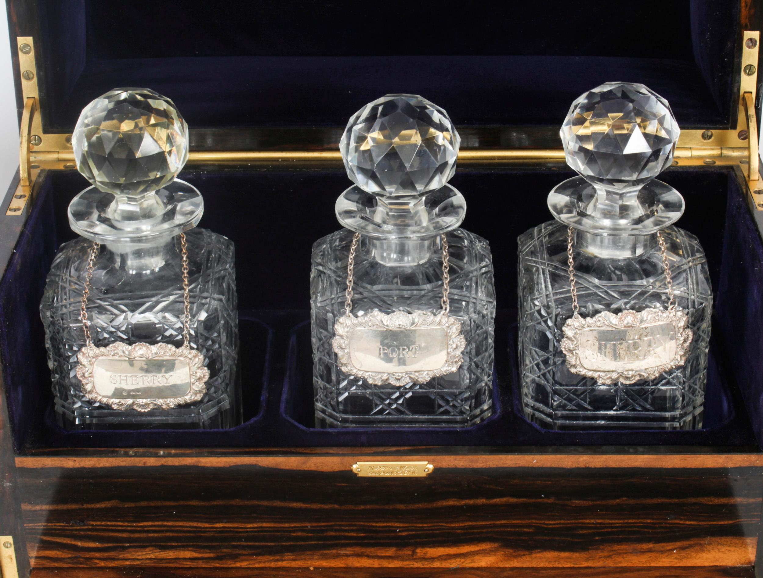 Antique Coromandel Three Crystal Decanter Tantalus 19th Century In Good Condition In London, GB