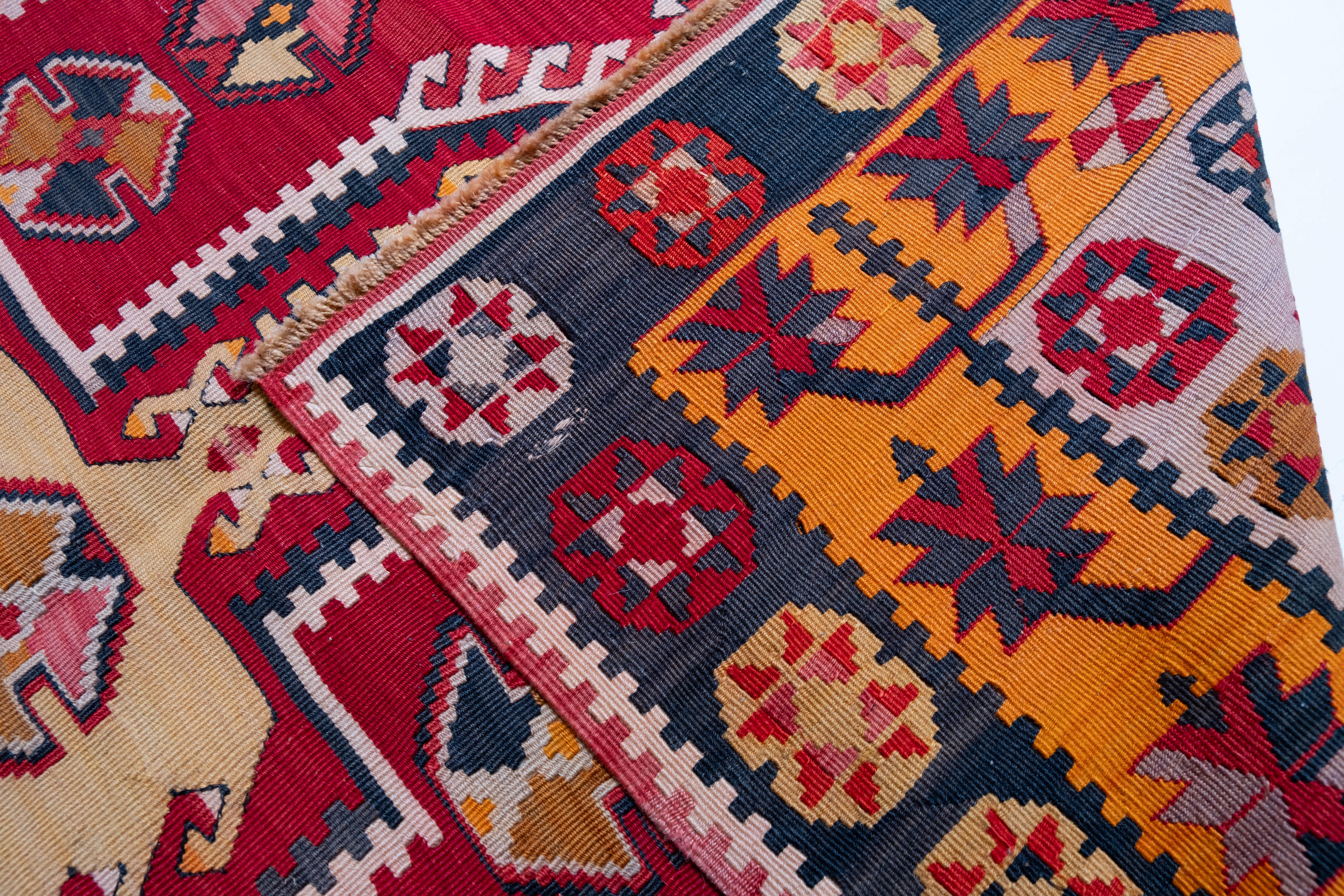 Antiker Corum Chorum Mihrab Kelim-Teppich aus Wolle aus dem alten Zentralalbanischen Türkischen Teppich (Handgeknüpft) im Angebot