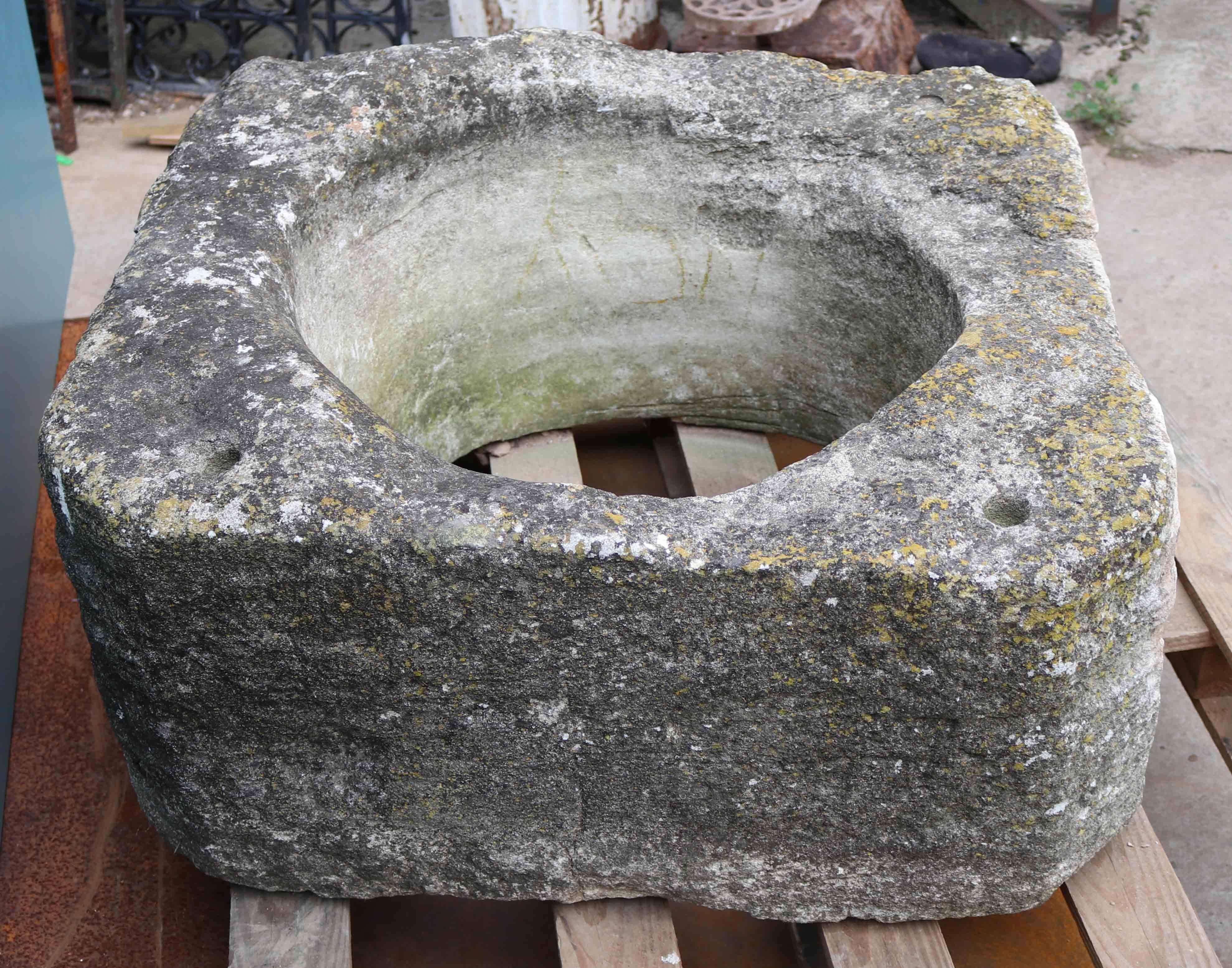 Antique Cotswold Limestone Well  For Sale 1