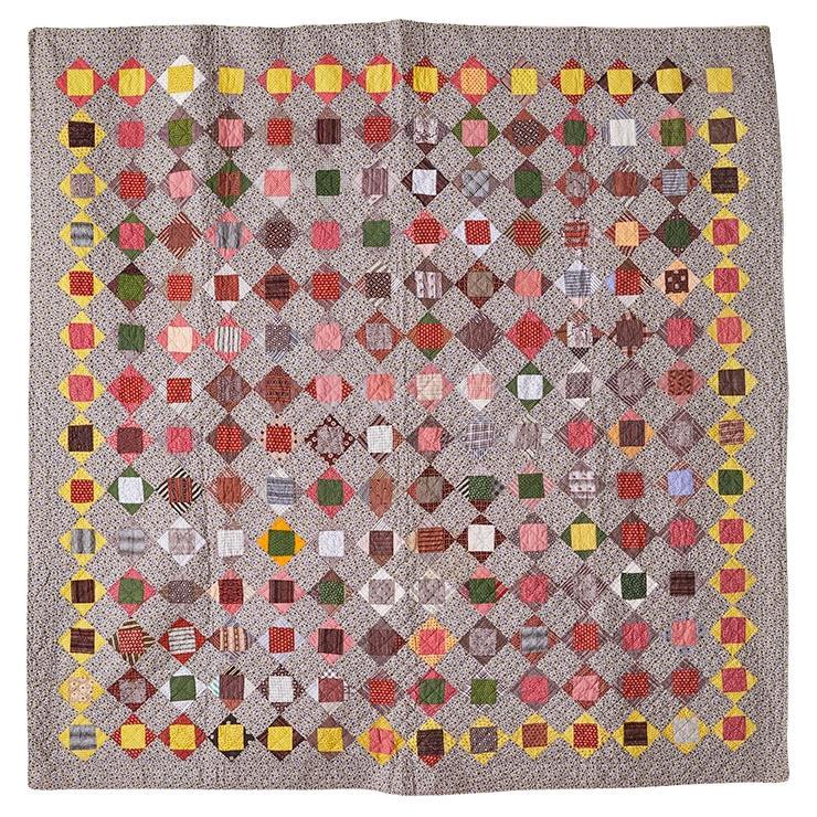 Antike Economy Patch"-Steppdecke aus grauer und gelber Baumwolle, USA, spätes 19. Jahrhundert