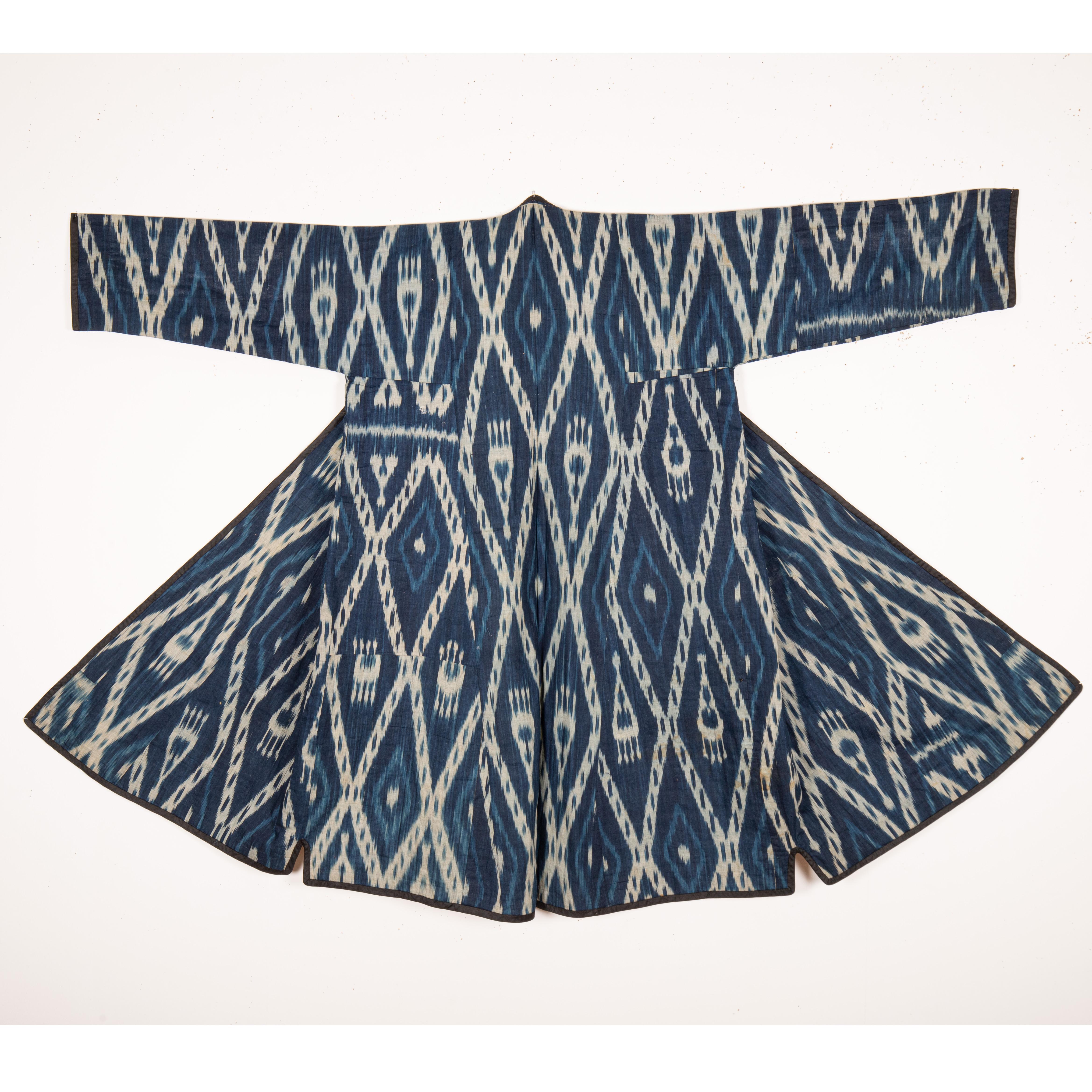 An Unusual ikat chapan from Uzbekistan, that is cotton ( in general they are either silk and cotton or silk ). The lining is a special one. Please check the photos 
it is Sleeve to sleeve: 161 cm / 63.38 in.
neck to hem:123 cm / 48.42 in.