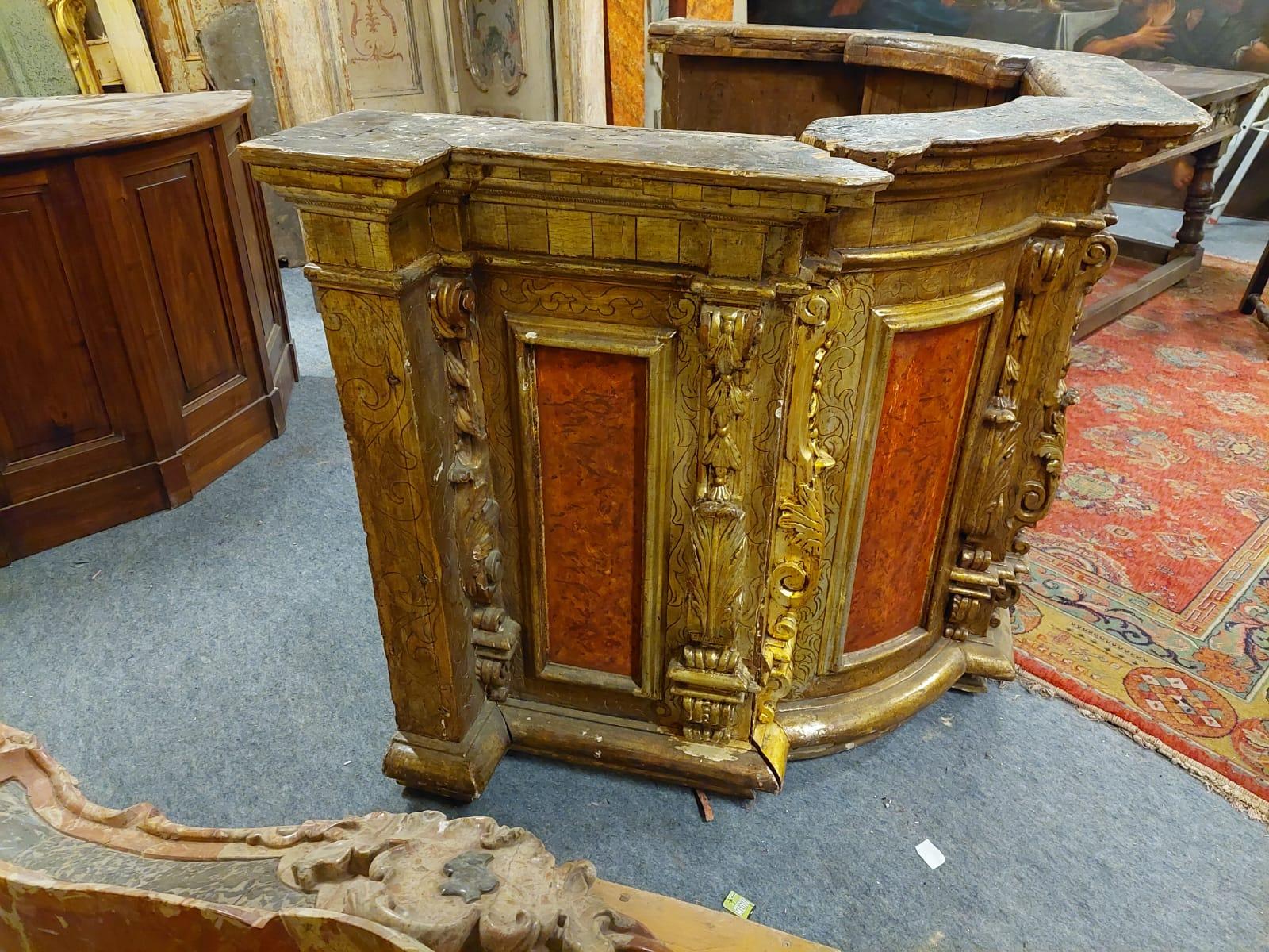 Italian Antique Counter-Church Pulpit in Gilded Richly Carved Wood, 16th Century Italy