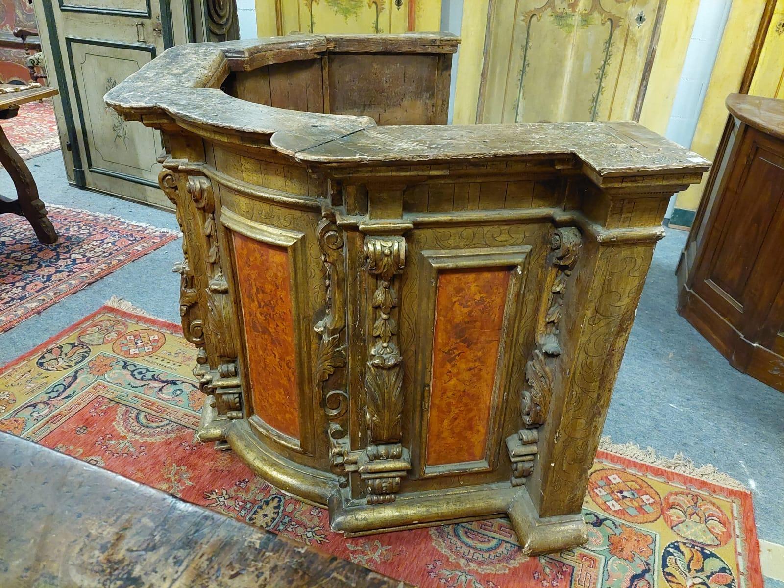 18th Century and Earlier Antique Counter-Church Pulpit in Gilded Richly Carved Wood, 16th Century Italy