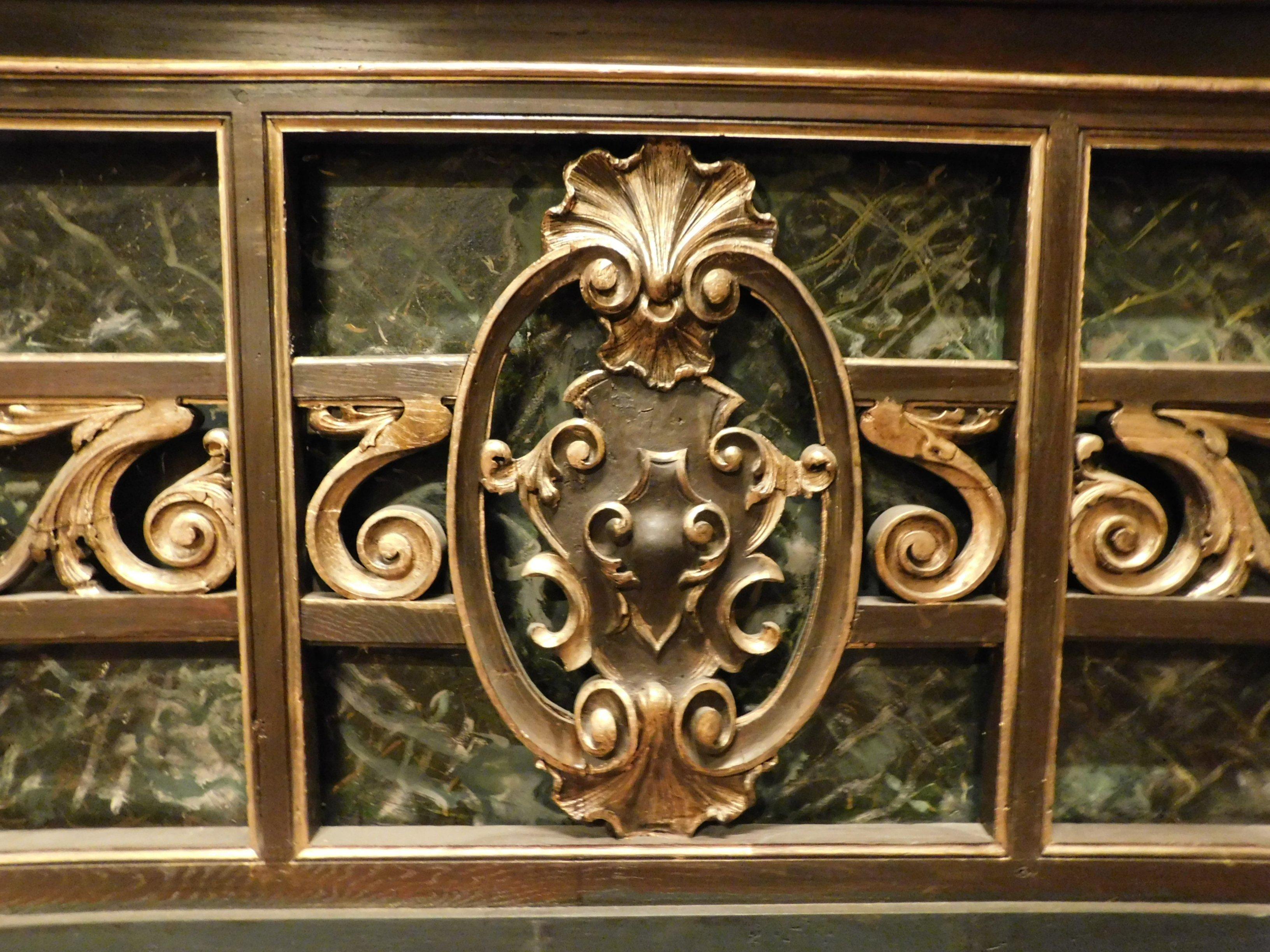 Mesa antigua de mostrador de madera dorada lacada, imitación mármol verde, 1800 en venta 2