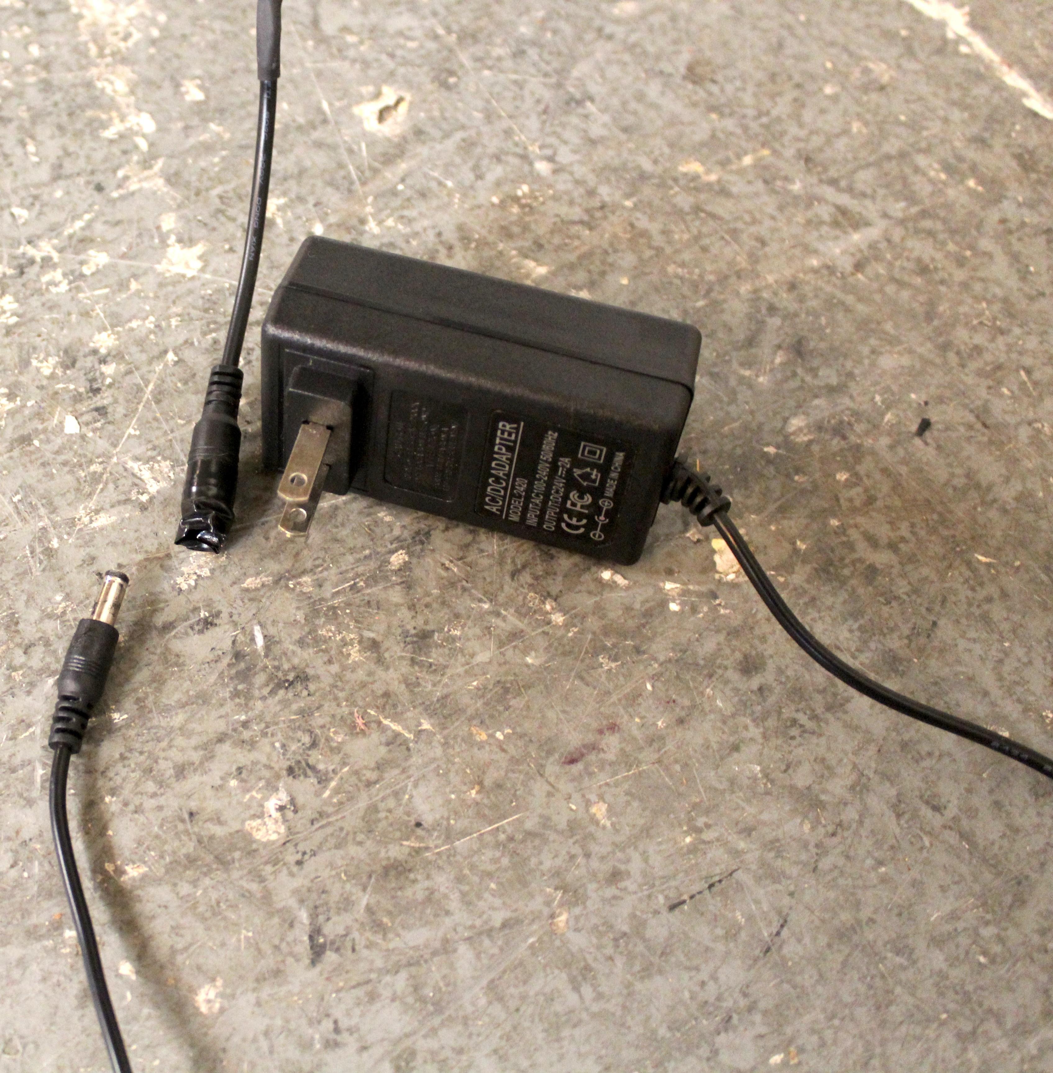 Antique Countertop Display Case on Stand In Good Condition For Sale In Brooklyn, NY