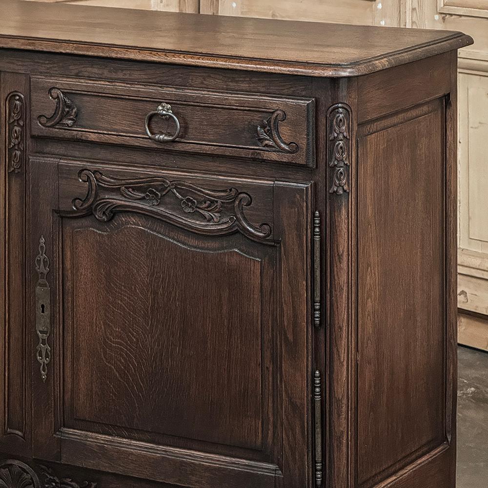 Buffet français ancien à 2 portes en vente 1