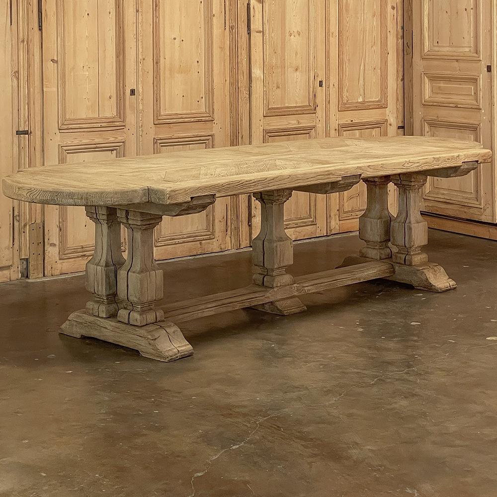 Antique Country French Banquet Table in Stripped Oak In Good Condition In Dallas, TX