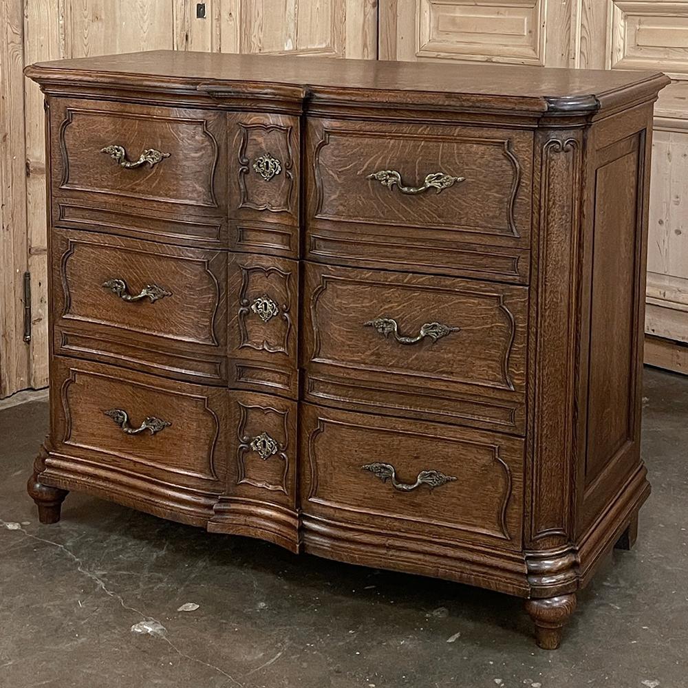 Antique Country French Commode ~ Chest of Drawers In Good Condition For Sale In Dallas, TX
