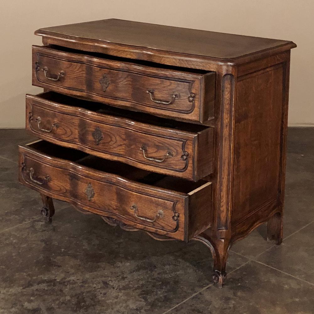 Antique Country French Commode In Good Condition In Dallas, TX