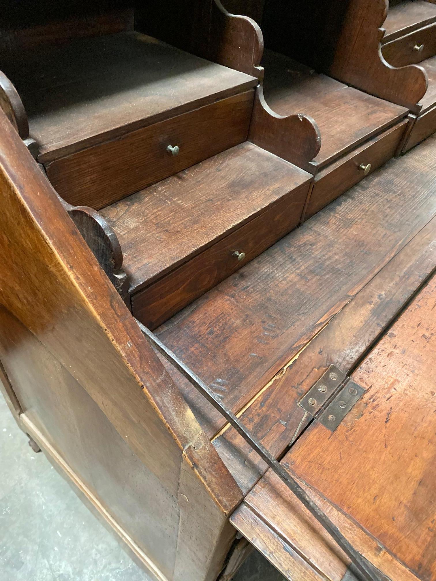 Antique Country French Desk In Good Condition For Sale In Dallas, TX