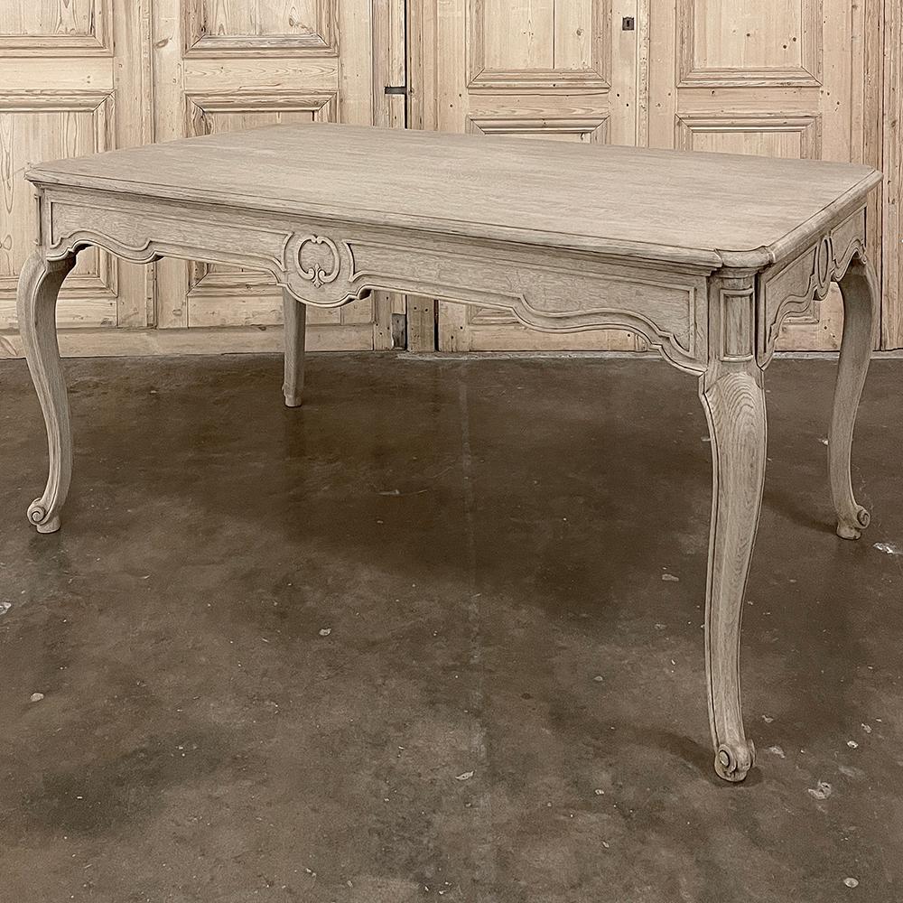 Antique Country French Dining Table with Leaf Extensions In Good Condition For Sale In Dallas, TX