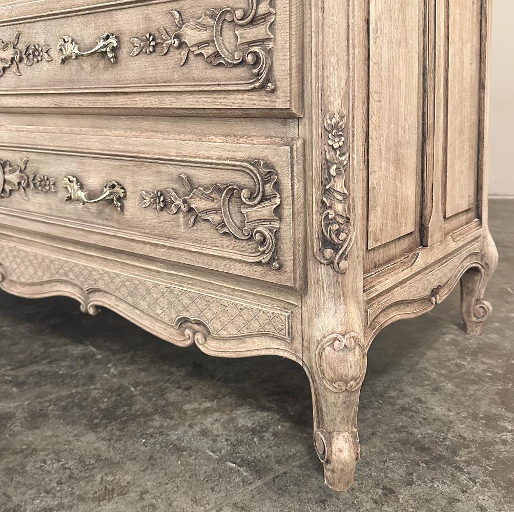 Antique French Double Commode in Oak scortecciato in vendita 3