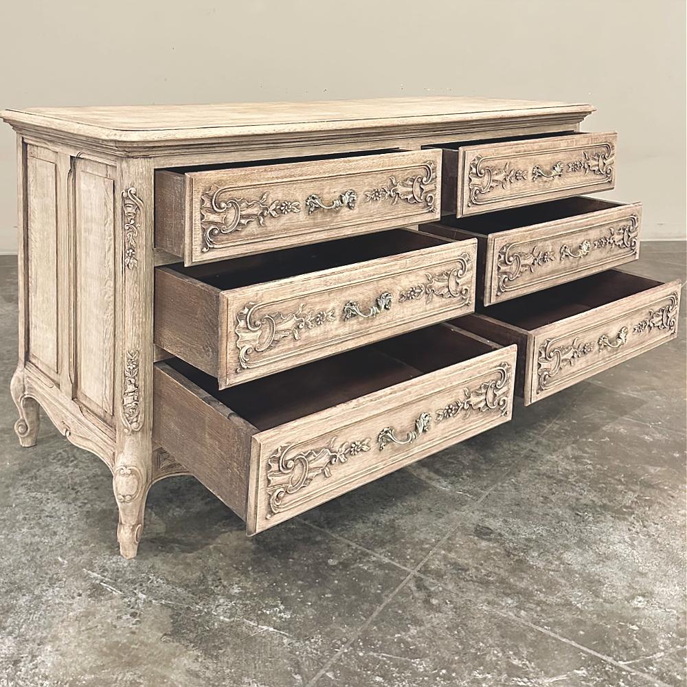 Antique French Double Commode in Oak scortecciato in vendita 8