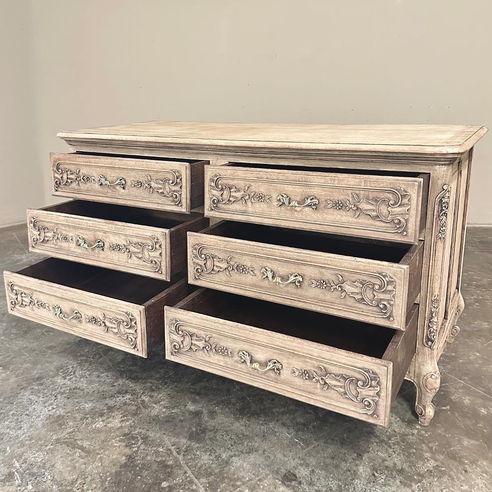 Antique French Double Commode in Oak scortecciato in vendita 9