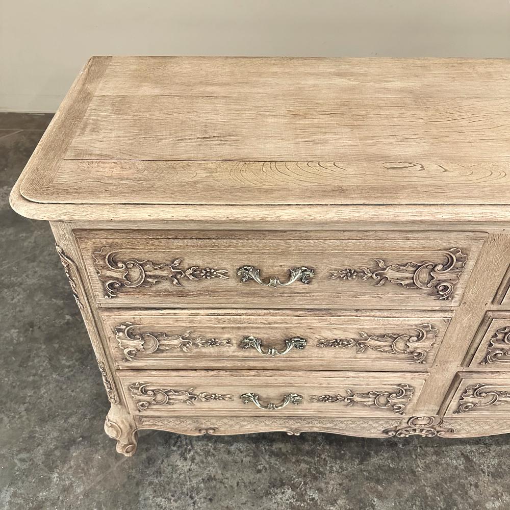 Antique French Double Commode in Oak scortecciato in vendita 11