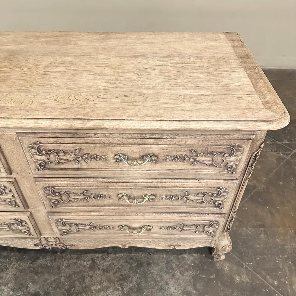 Antique French Double Commode in Oak scortecciato in vendita 12