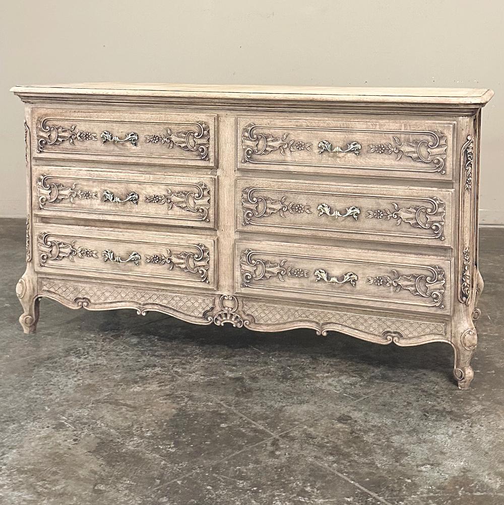 Luigi XIV Antique French Double Commode in Oak scortecciato in vendita