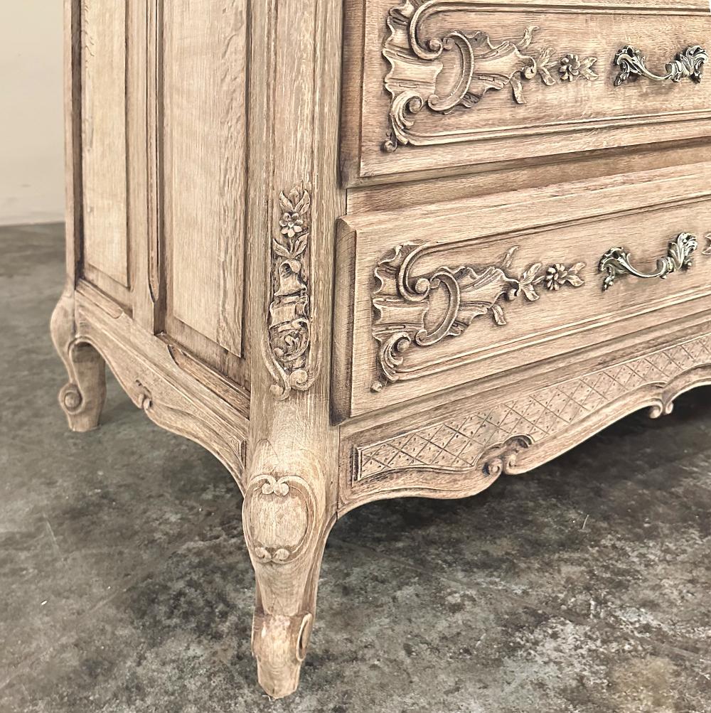 Antique French Double Commode in Oak scortecciato In condizioni buone in vendita a Dallas, TX