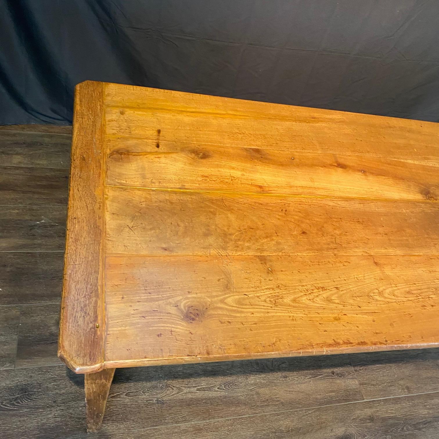 XIXe siècle Antique Country French Farmhouse Dining Table from Provence en vente