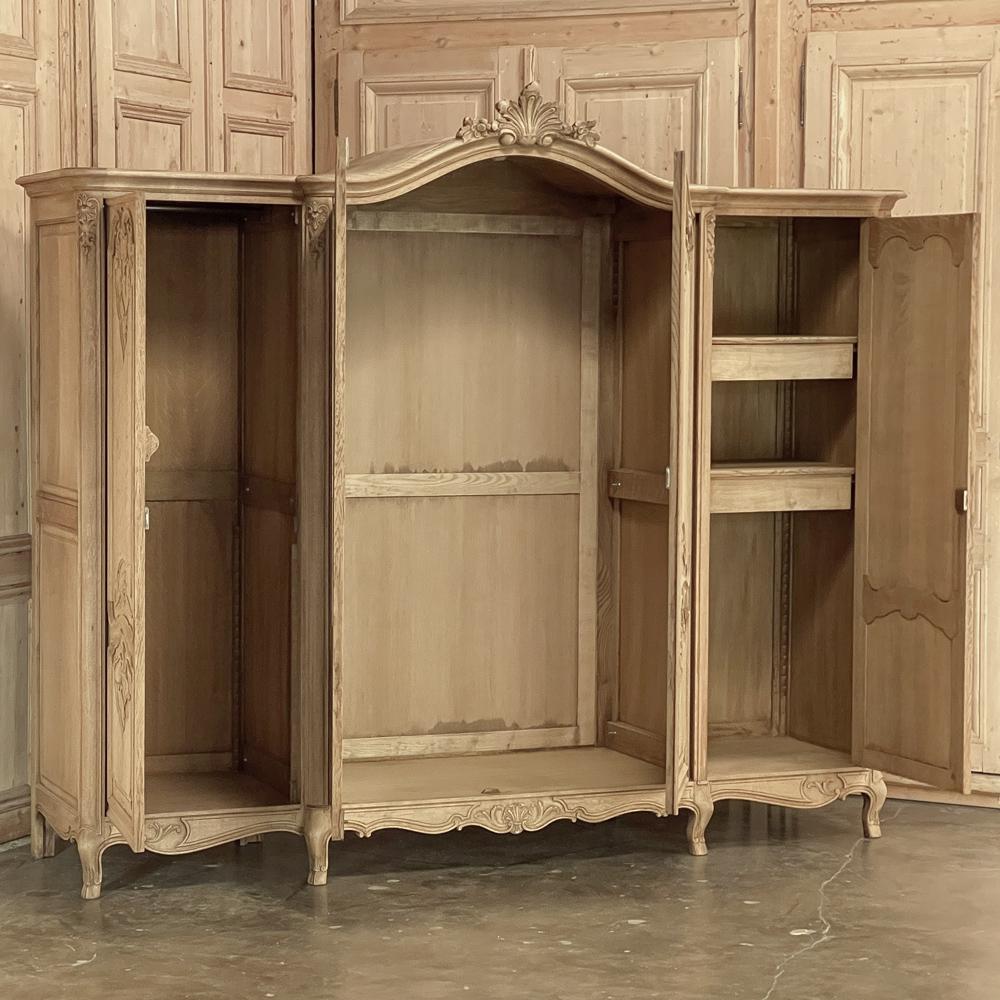 Antique Country French Four Door Armoire in Stripped Oak In Good Condition In Dallas, TX