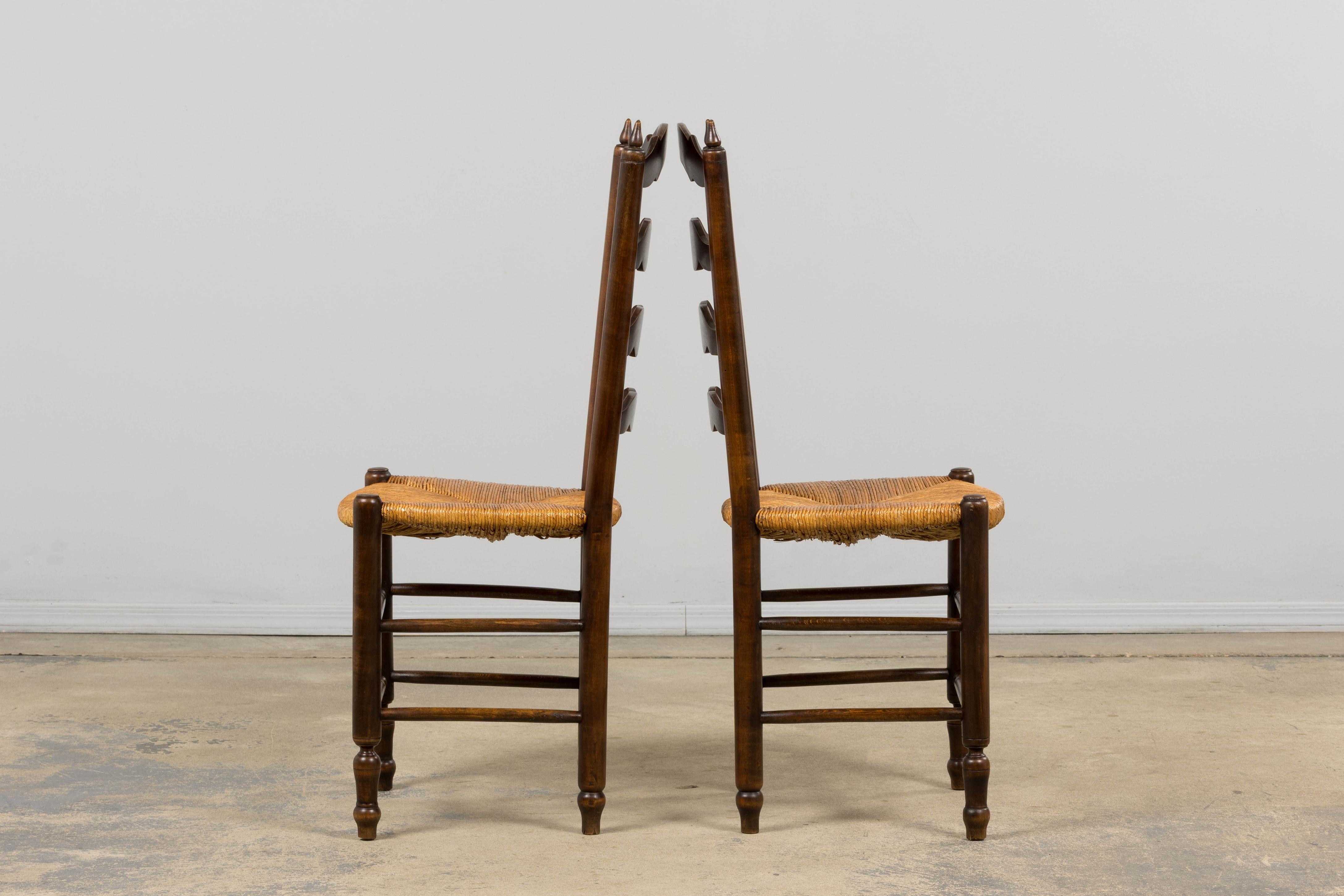 Antique French Ladder Back - Sedie da pranzo in acero con sedili in giunco - Set di 8 sedie in vendita 4